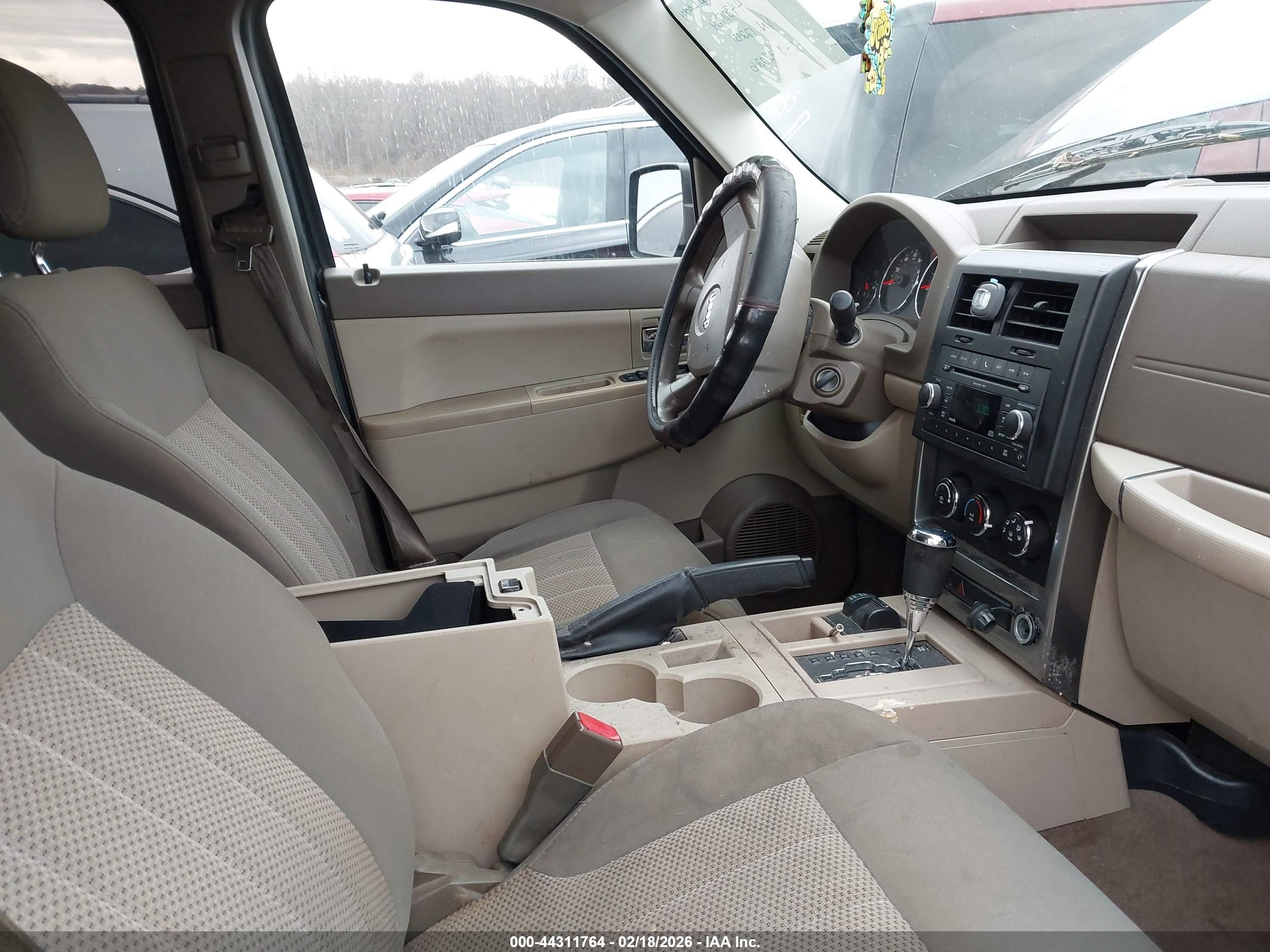 JEEP LIBERTY image 5