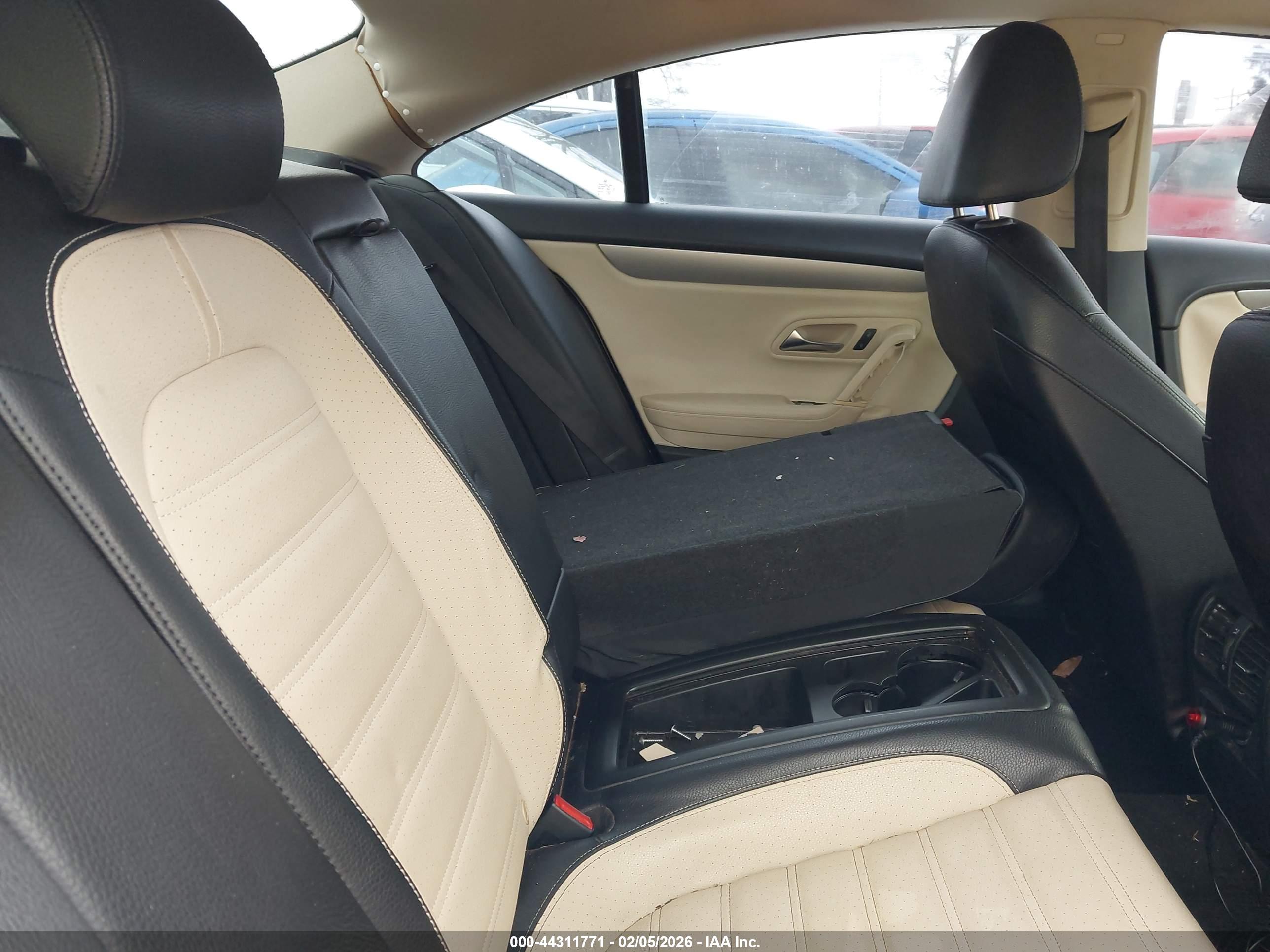 VOLKSWAGEN CC image 8