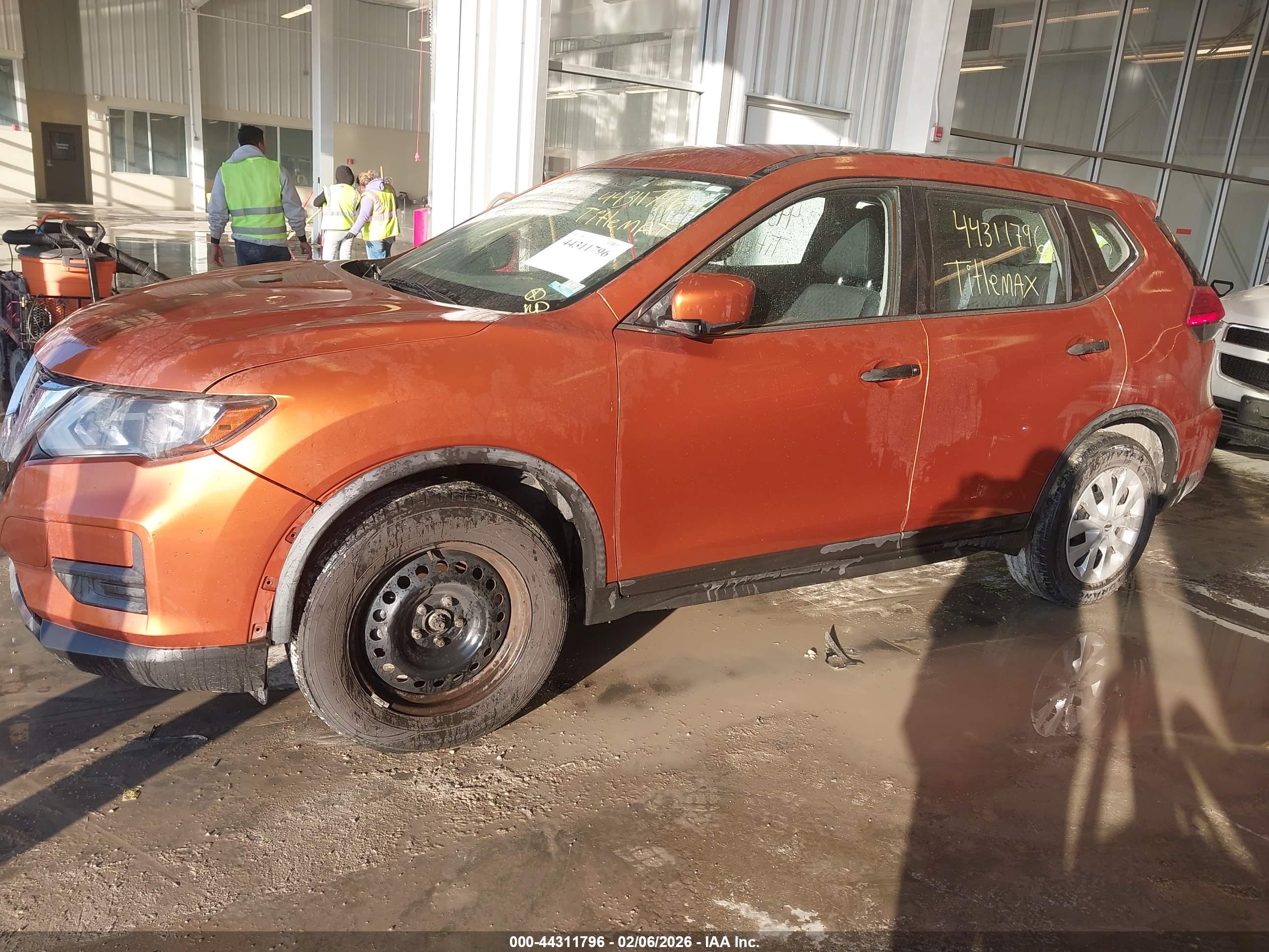 NISSAN ROGUE image 2