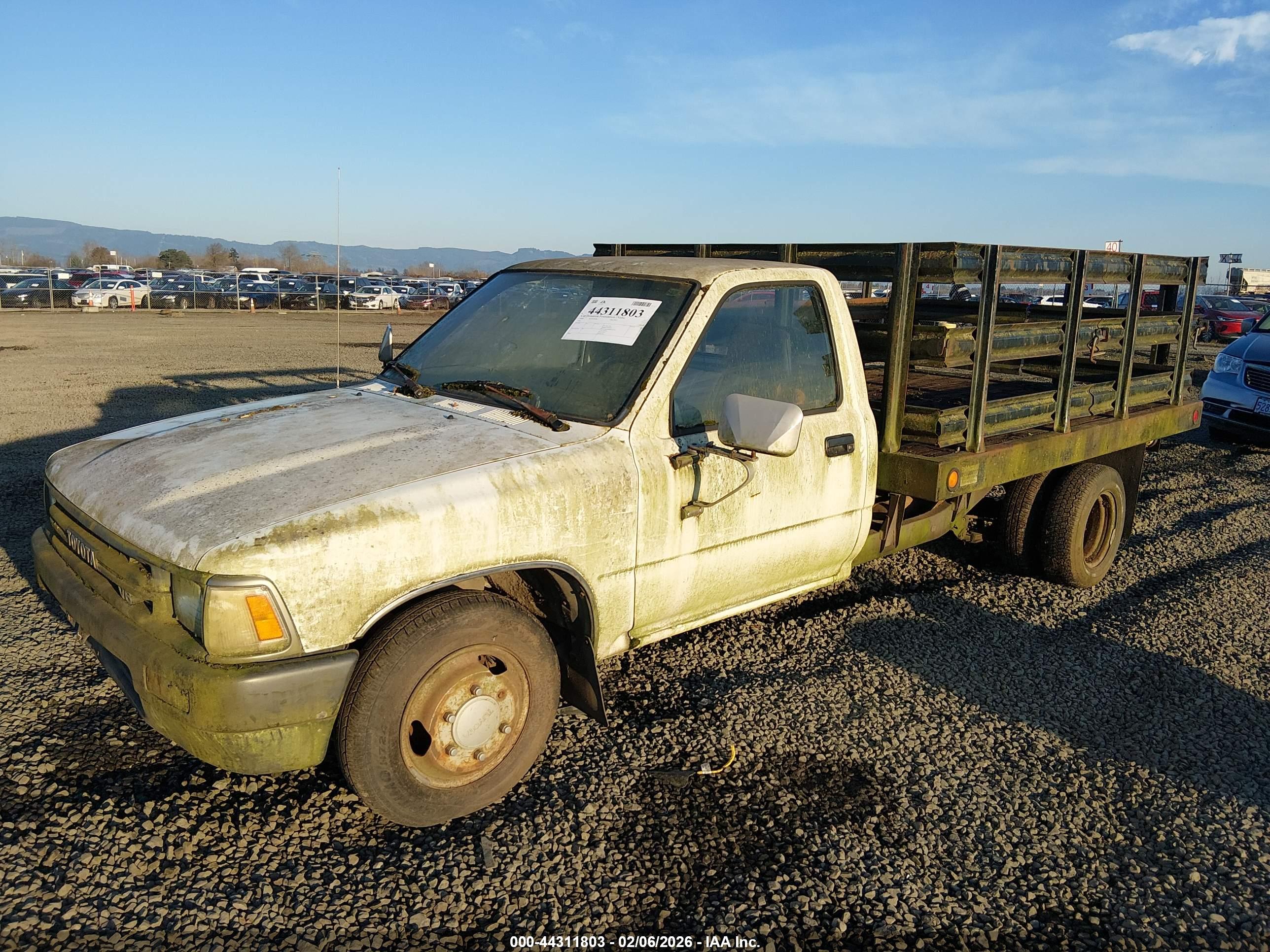 TOYOTA PICKUP image 2