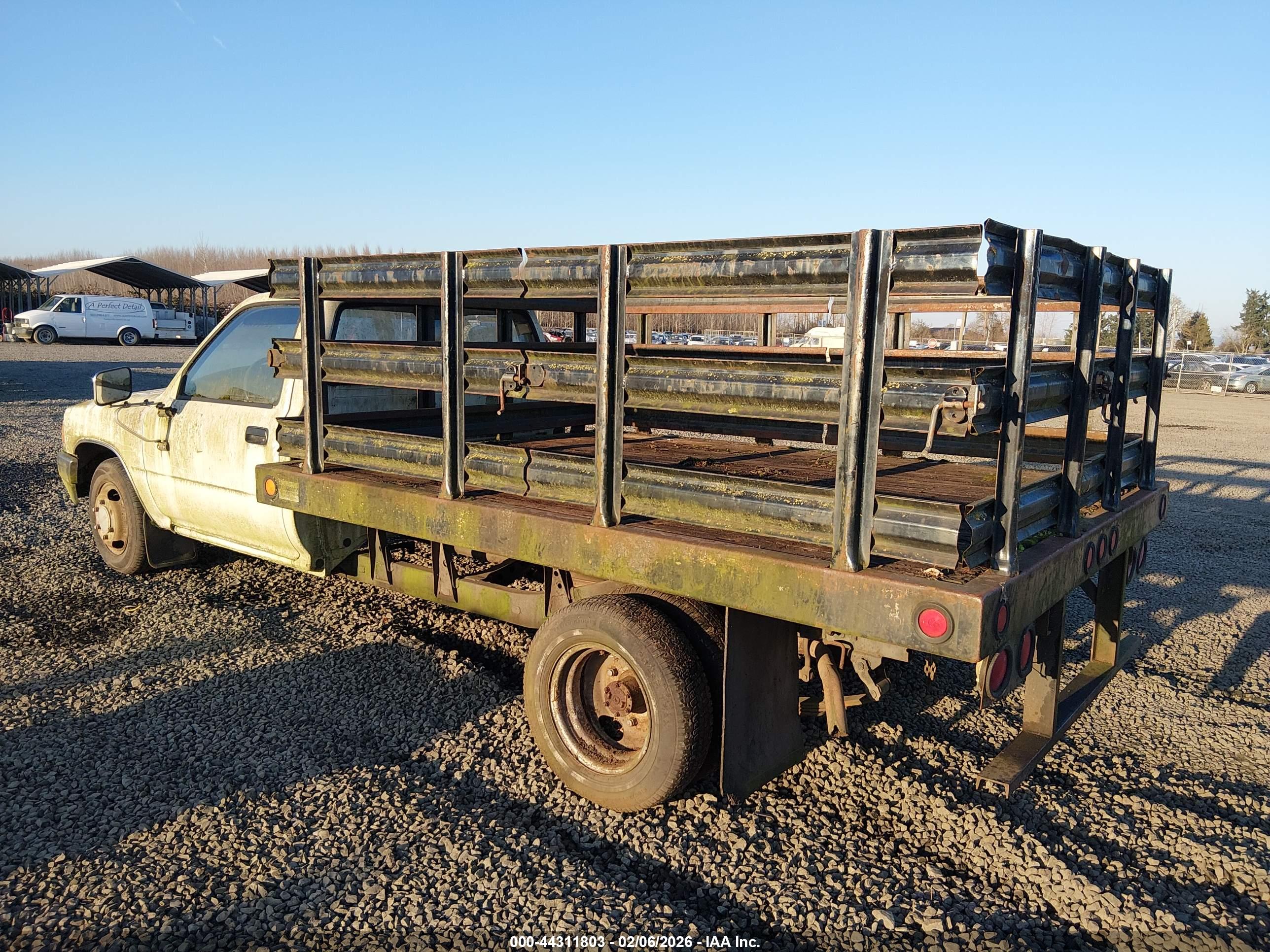 TOYOTA PICKUP image 3