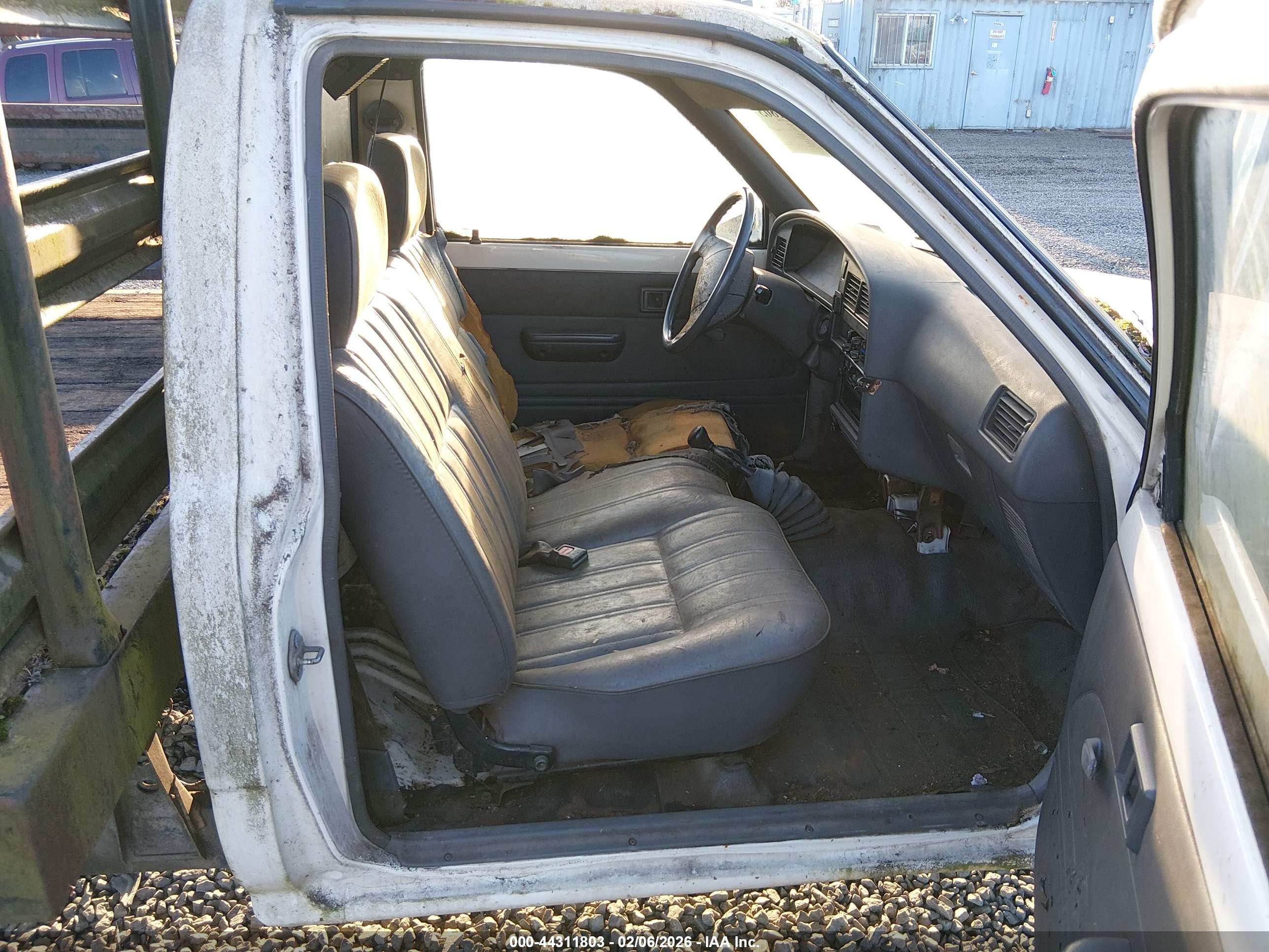 TOYOTA PICKUP image 5