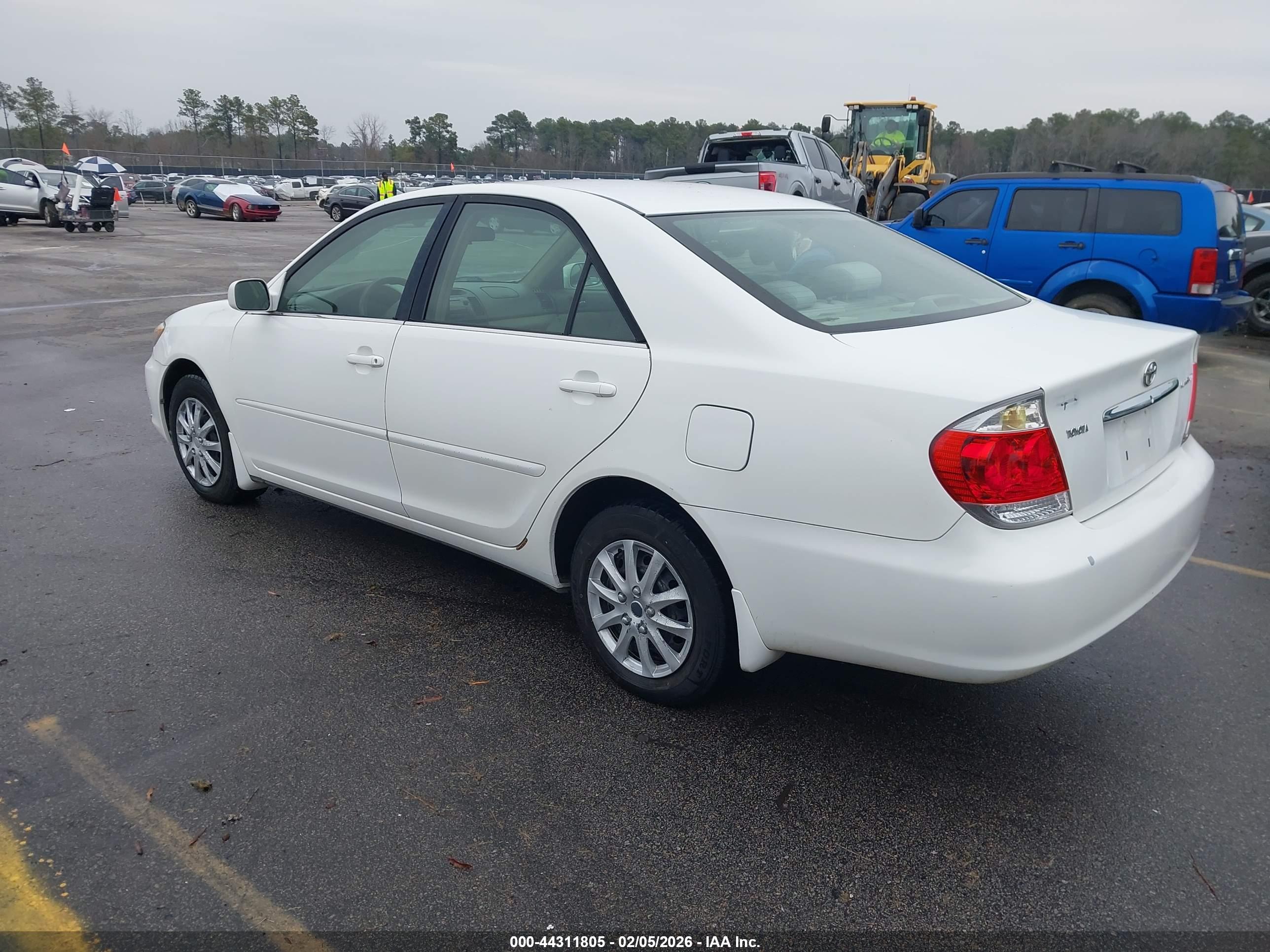 TOYOTA CAMRY image 3