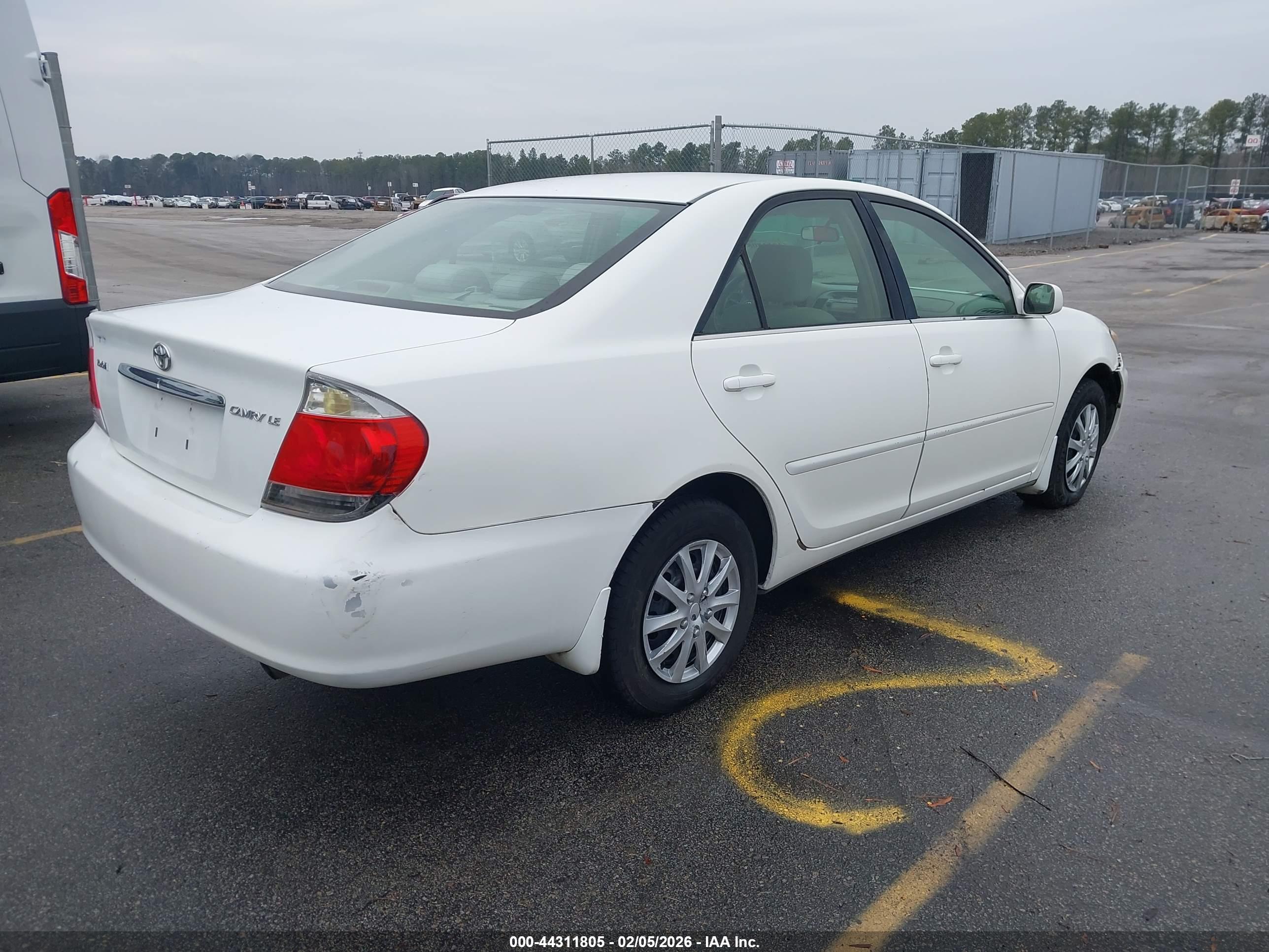 TOYOTA CAMRY image 4