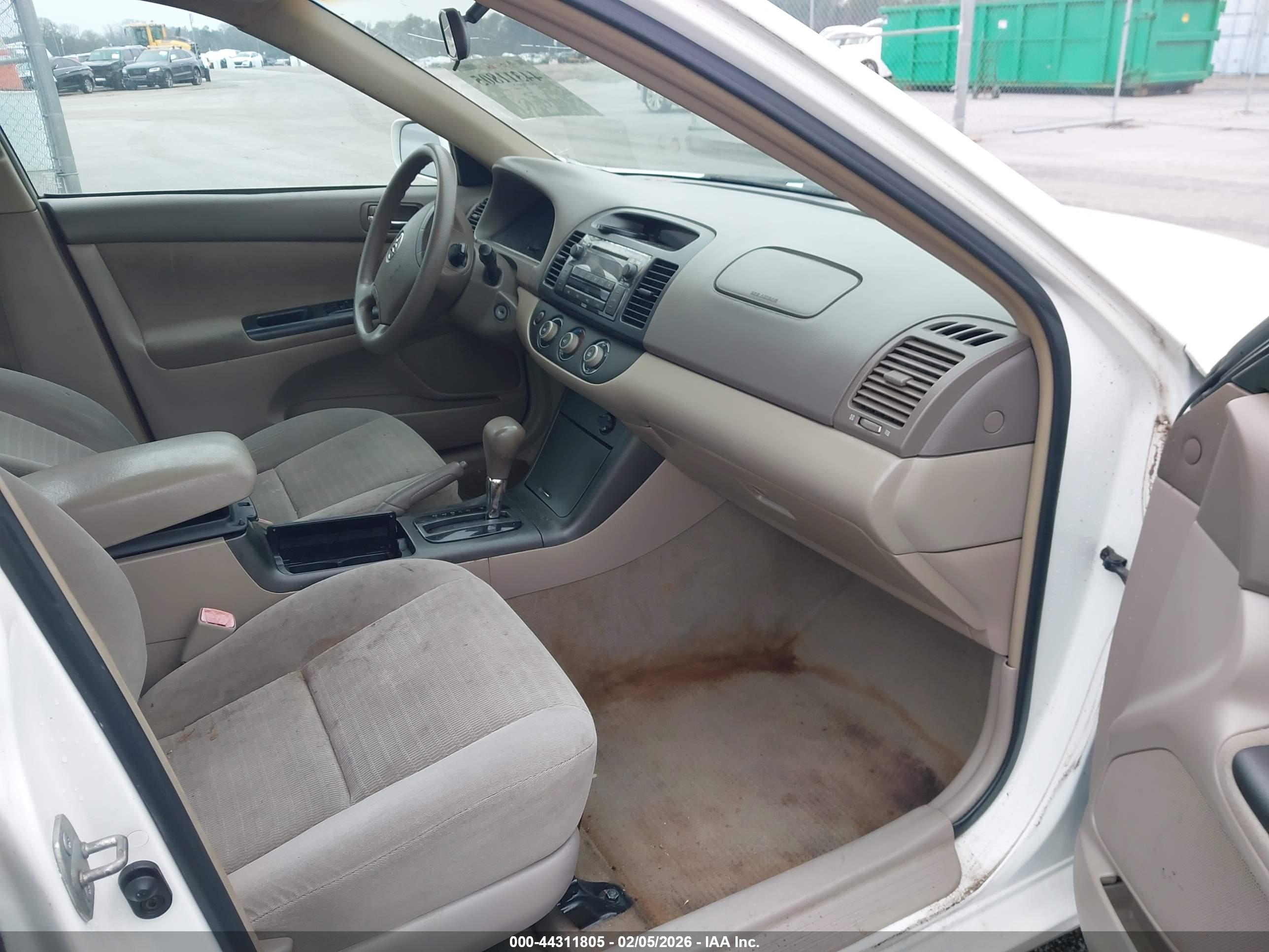 TOYOTA CAMRY image 5