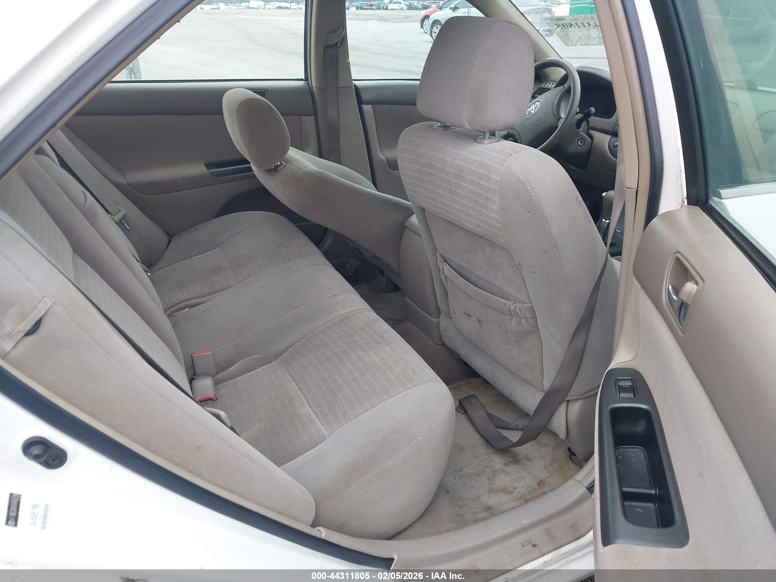 TOYOTA CAMRY image 8