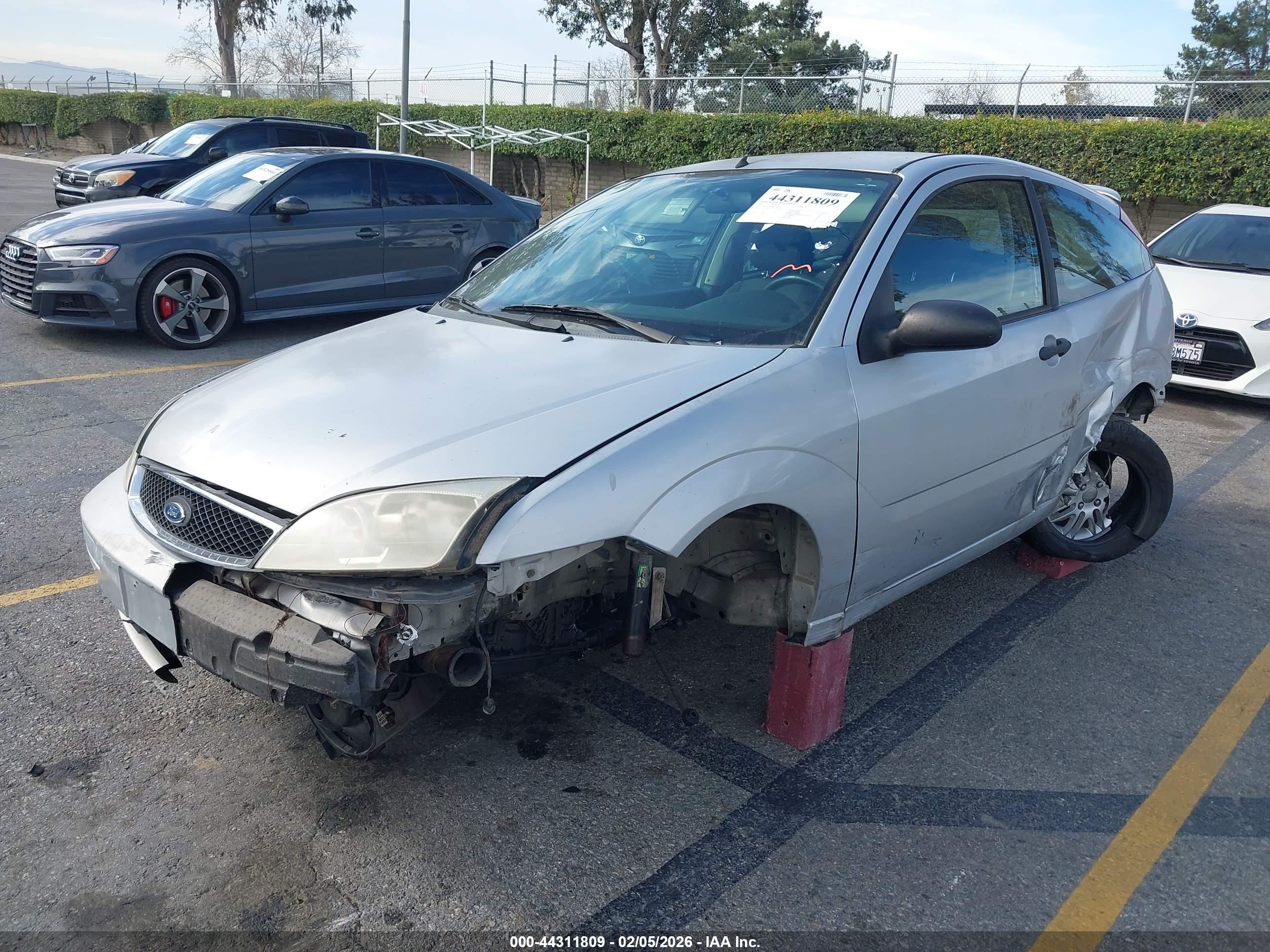 FORD FOCUS image 2