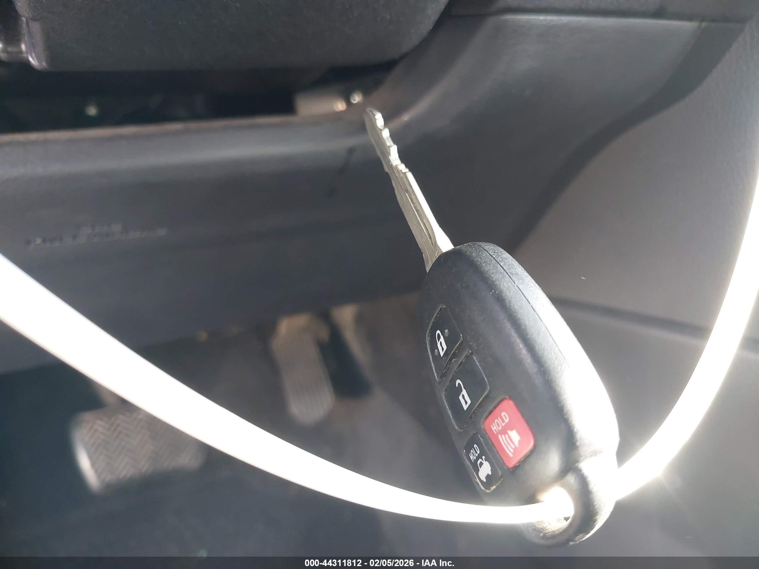 TOYOTA COROLLA image 11