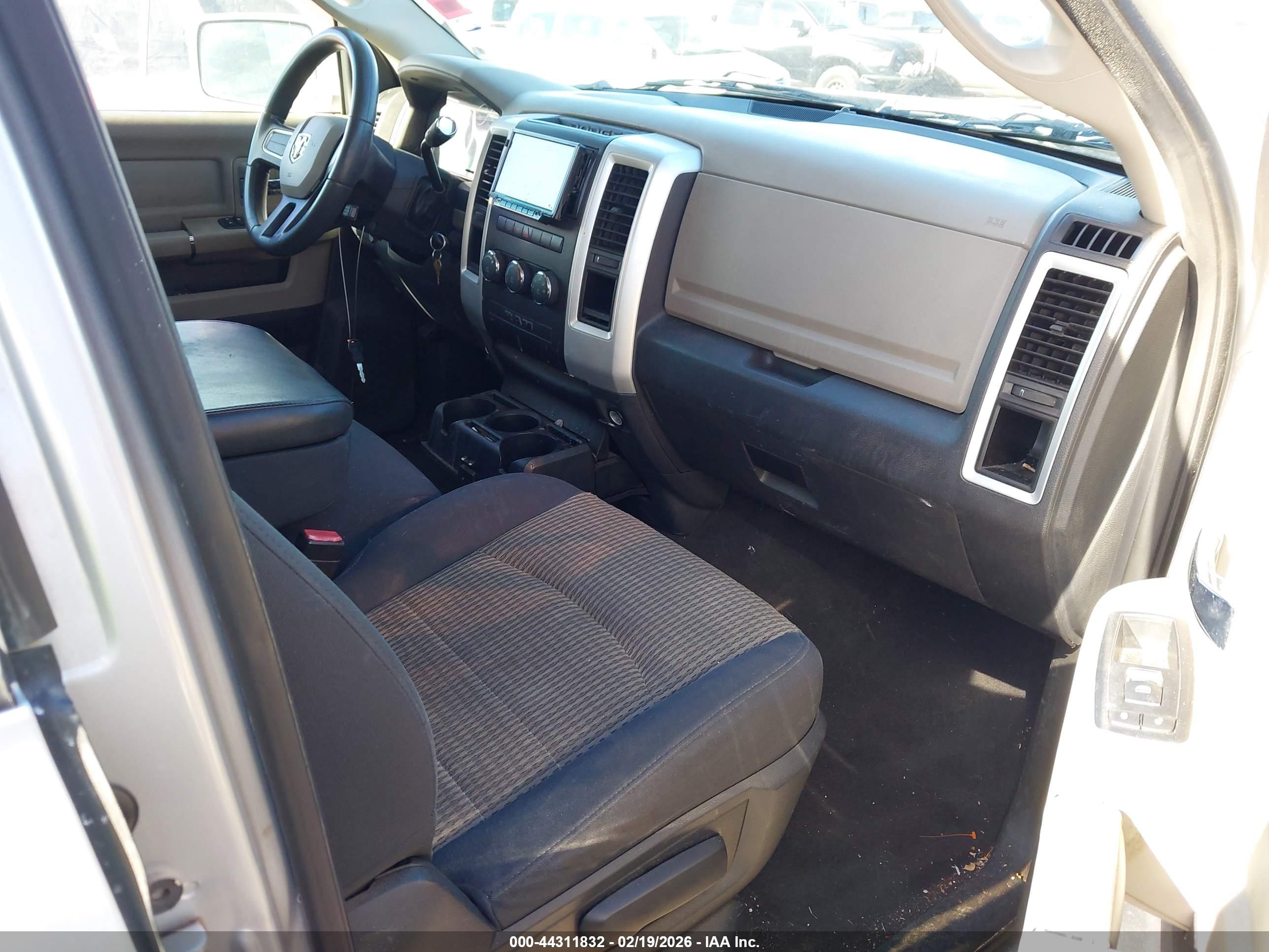 DODGE RAM image 5
