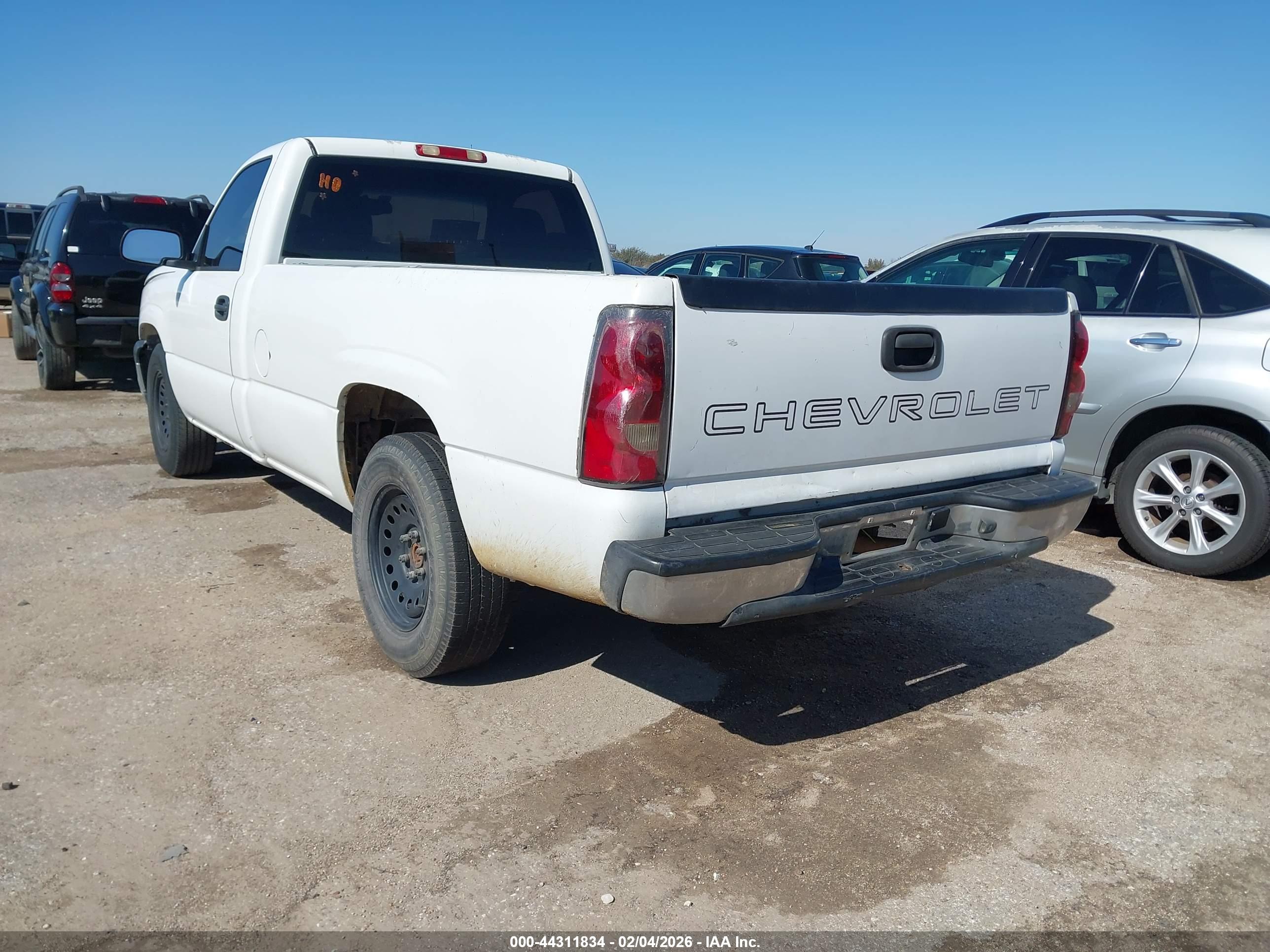 CHEVROLET SILVERADO image 3