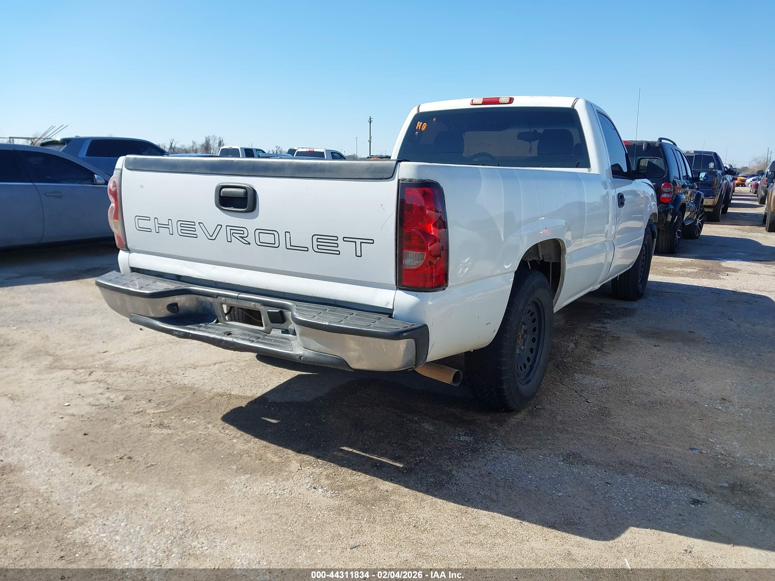 CHEVROLET SILVERADO image 4