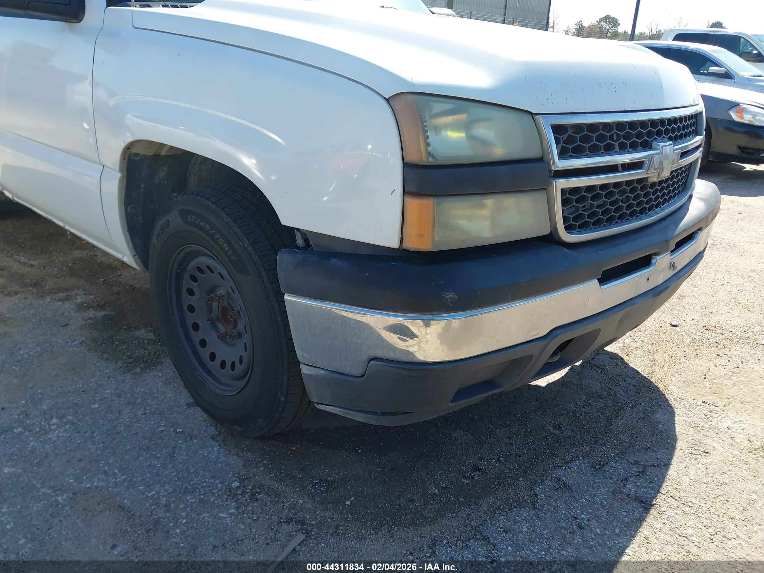 CHEVROLET SILVERADO image 6