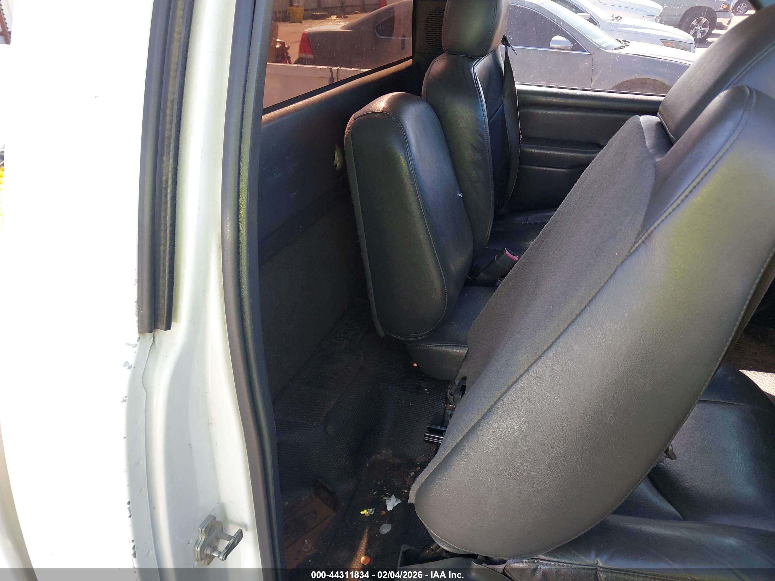 CHEVROLET SILVERADO image 8