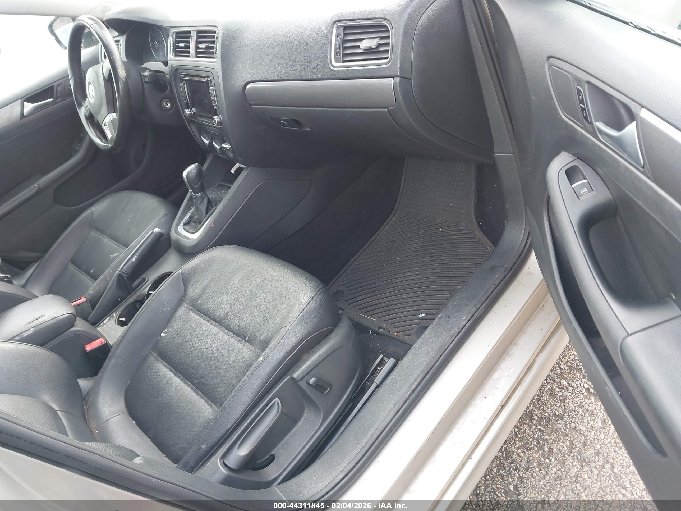 VOLKSWAGEN JETTA image 5