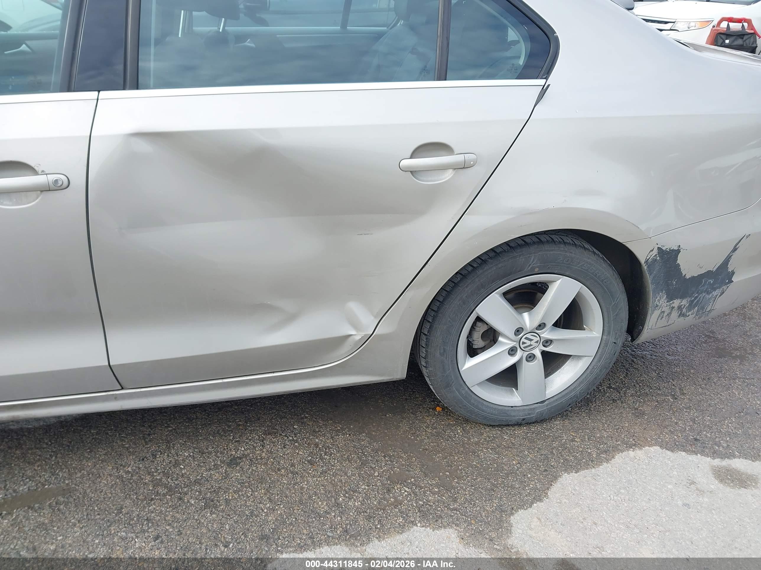 VOLKSWAGEN JETTA image 6