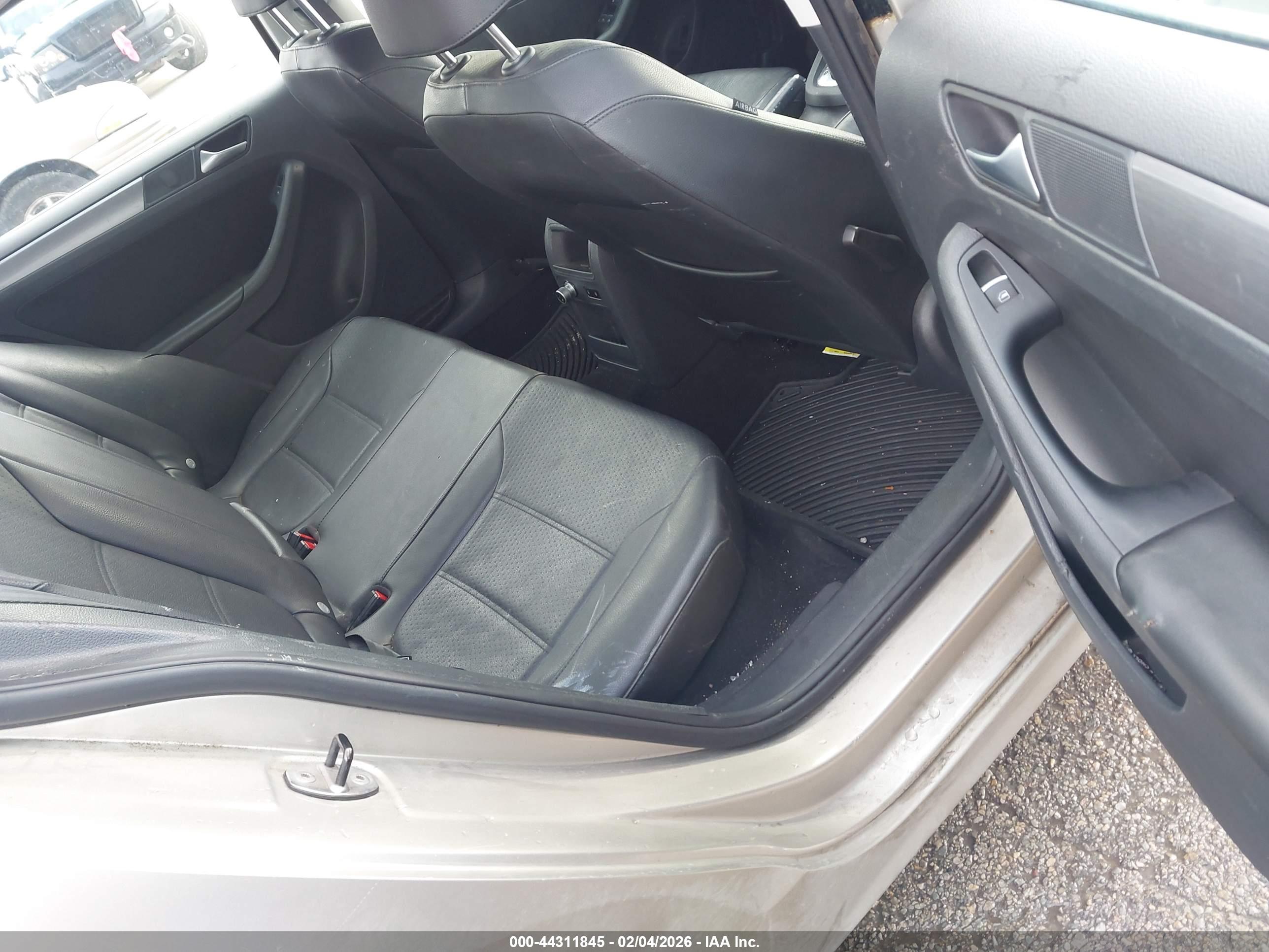 VOLKSWAGEN JETTA image 8