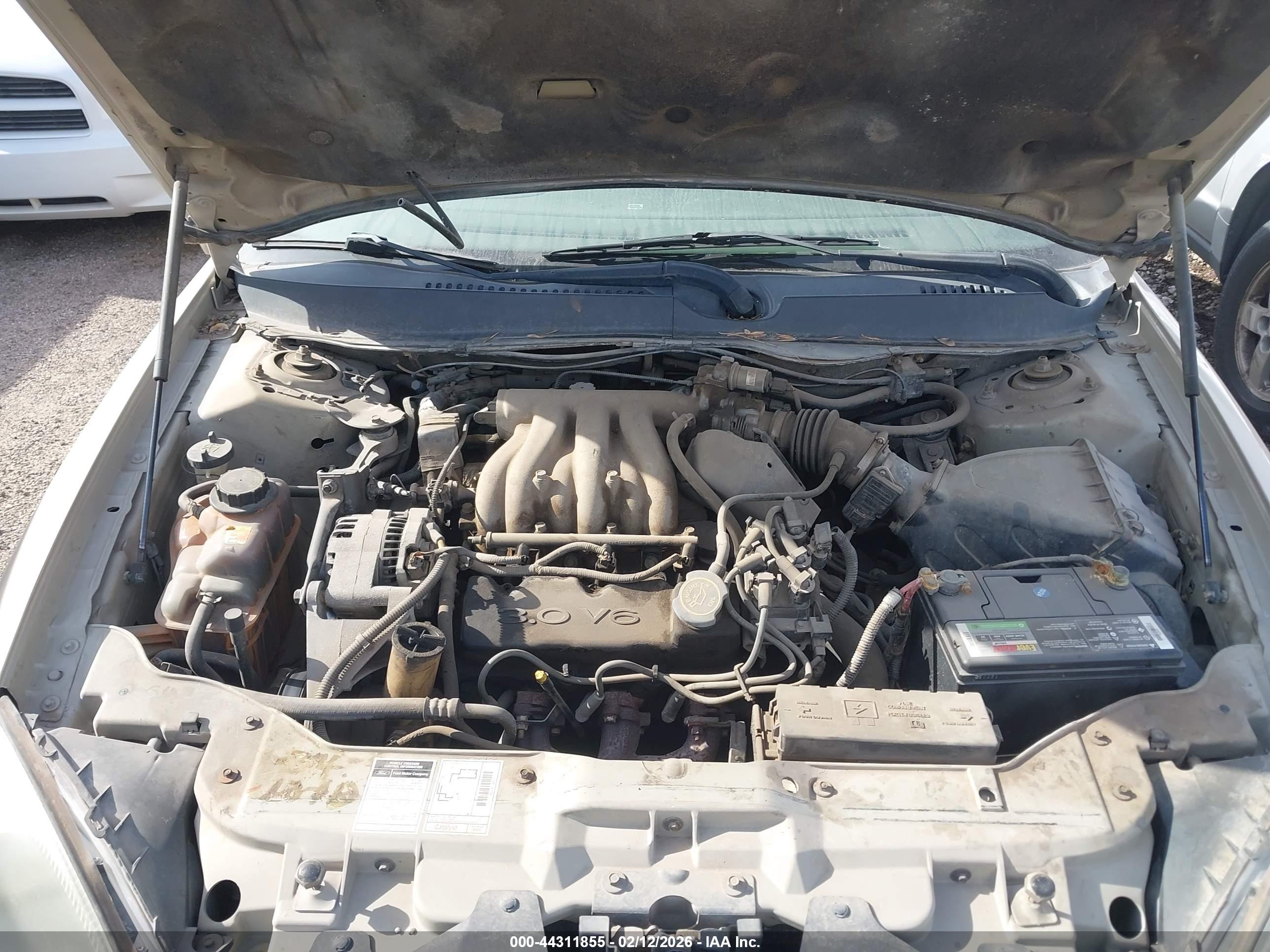 FORD TAURUS image 10