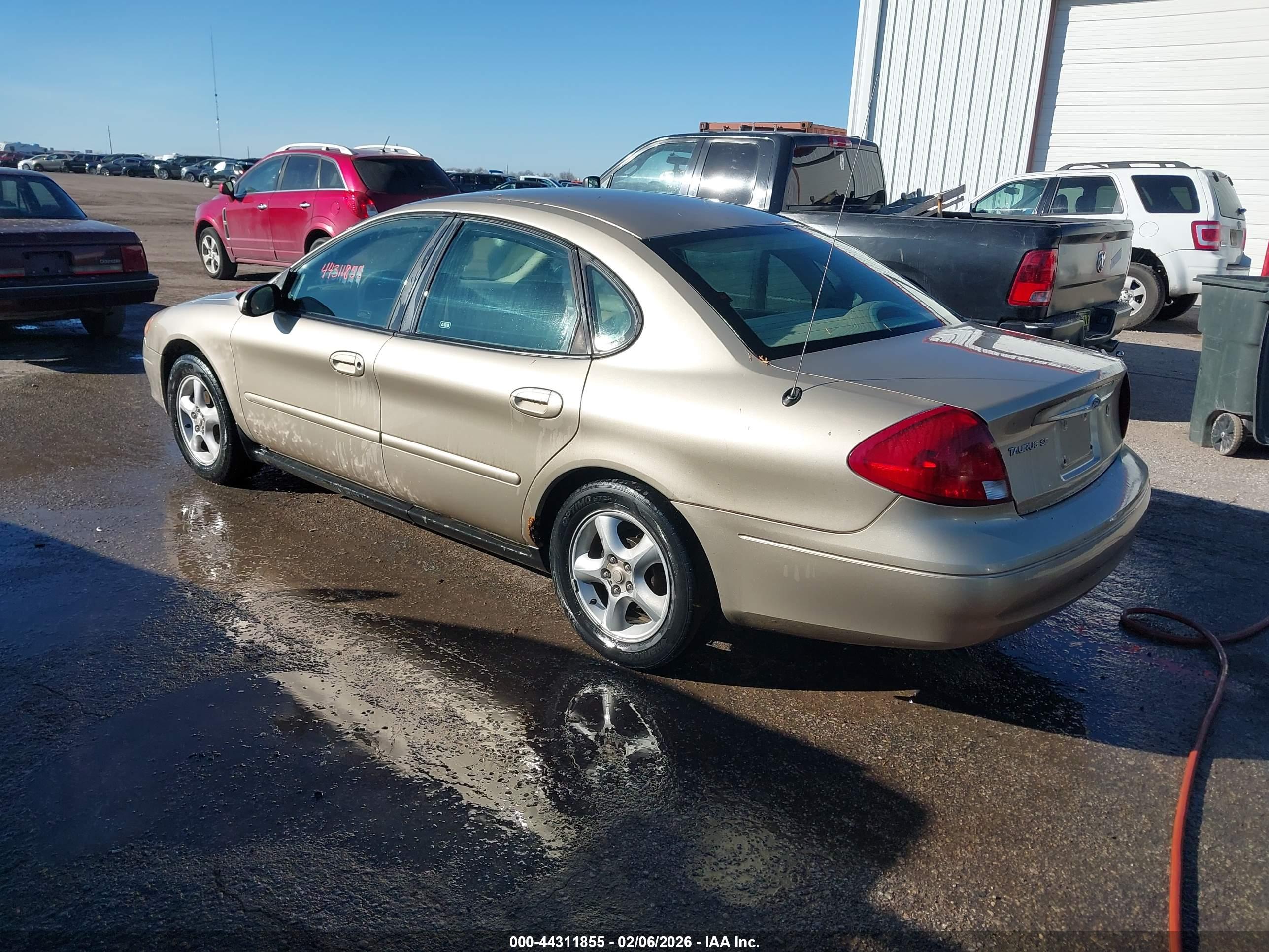 FORD TAURUS image 3