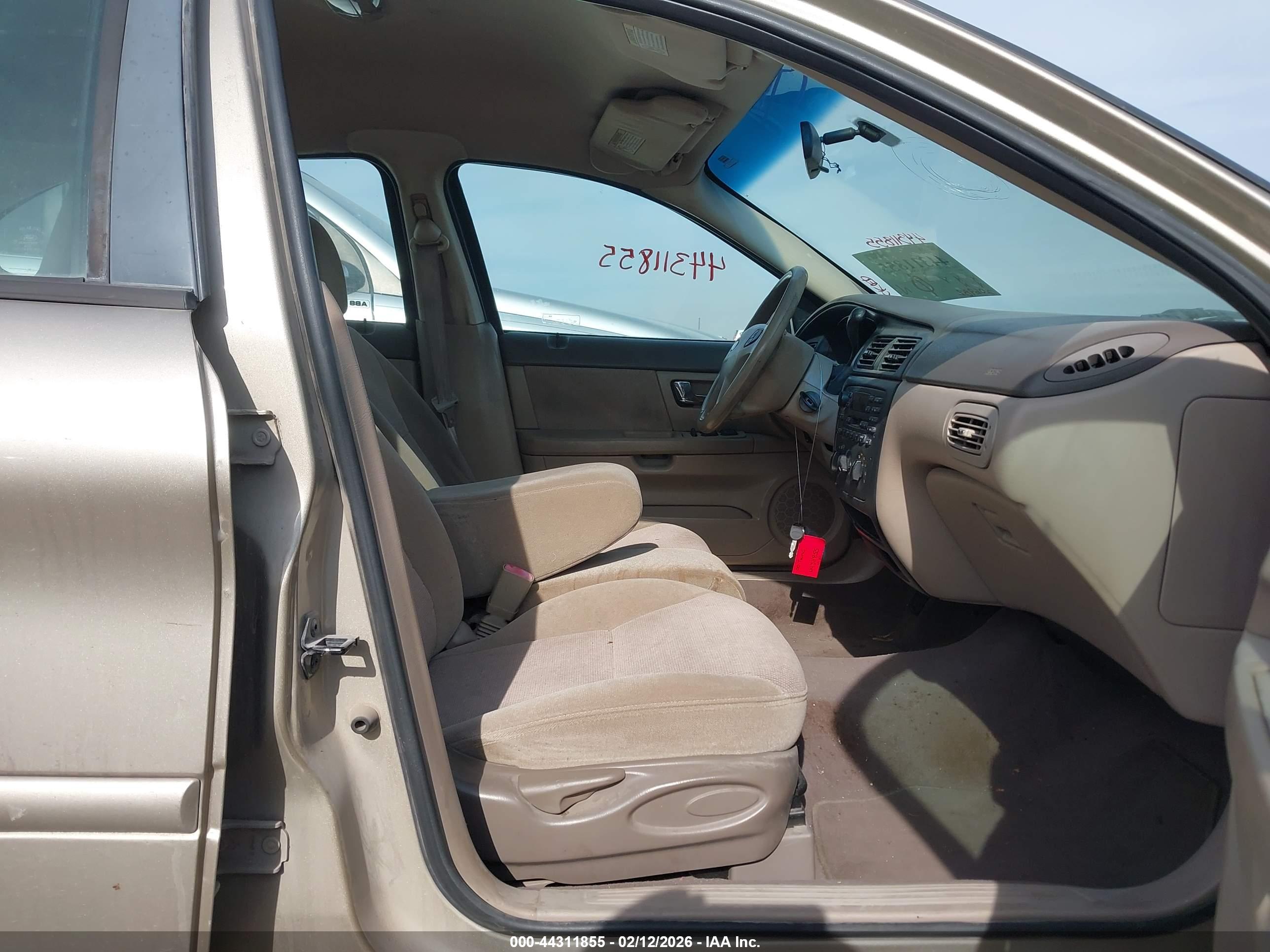 FORD TAURUS image 5