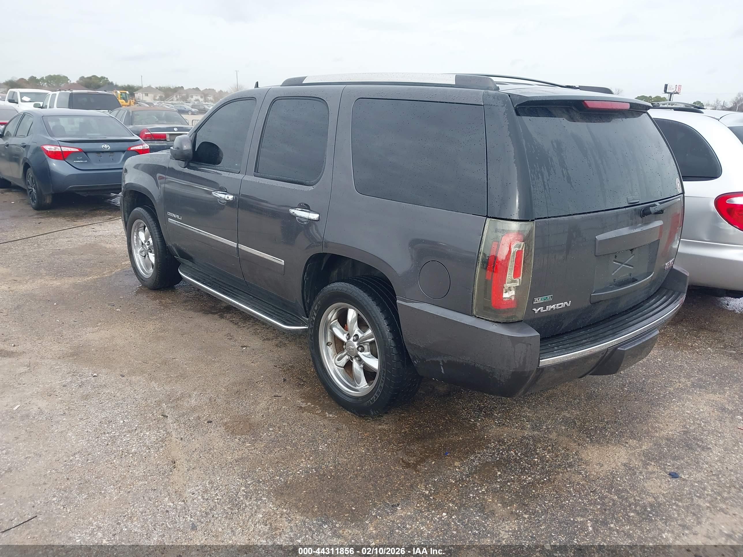 GMC YUKON image 3