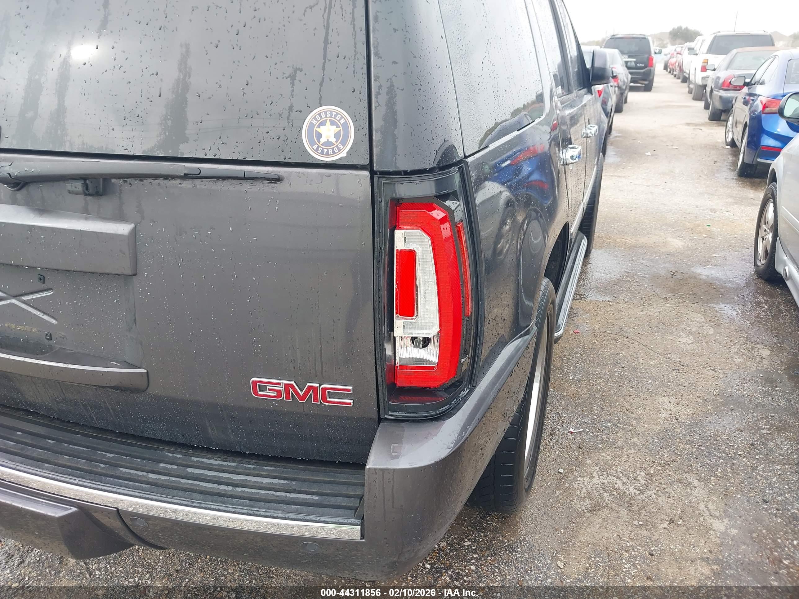 GMC YUKON image 6