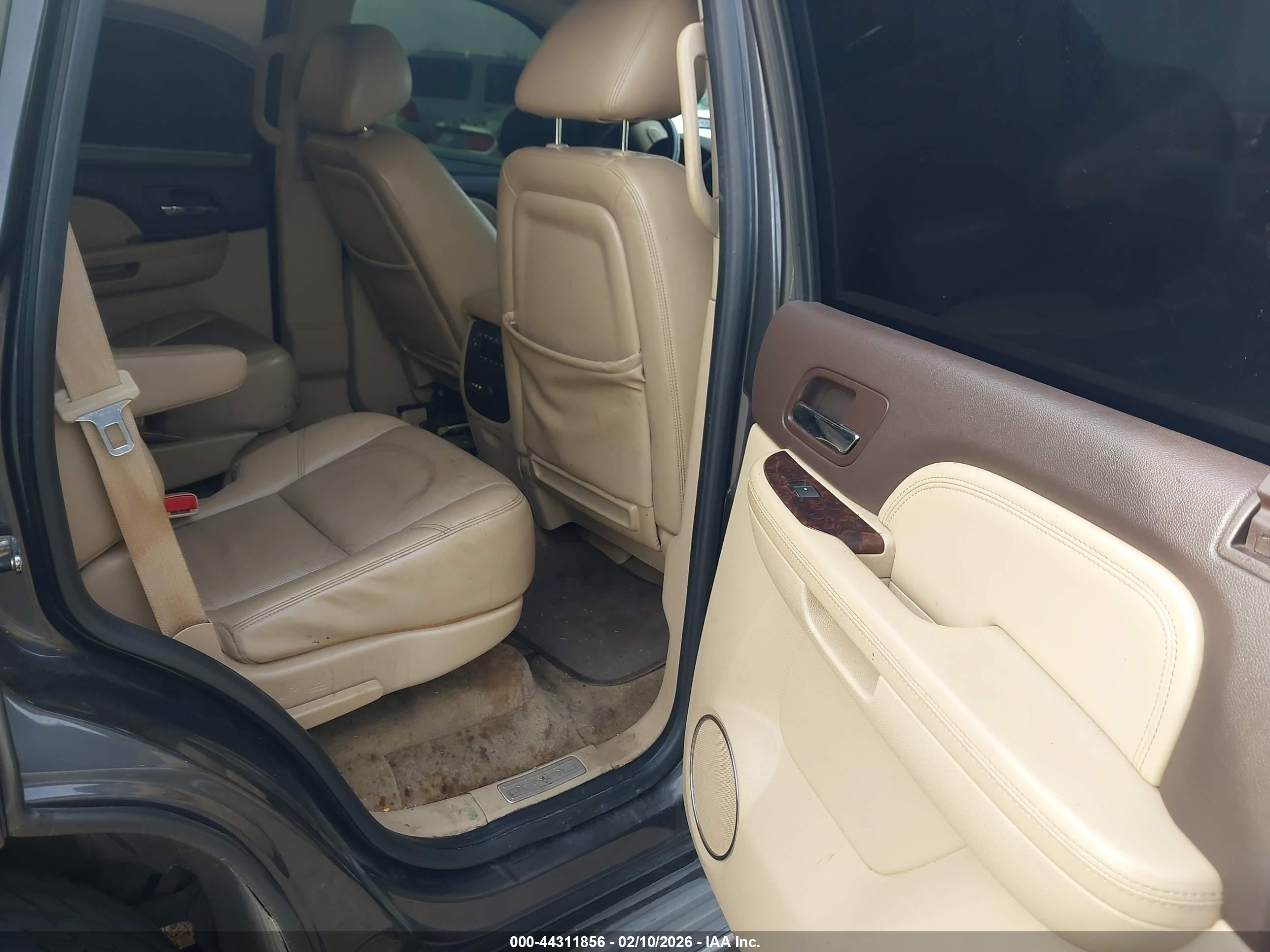GMC YUKON image 8