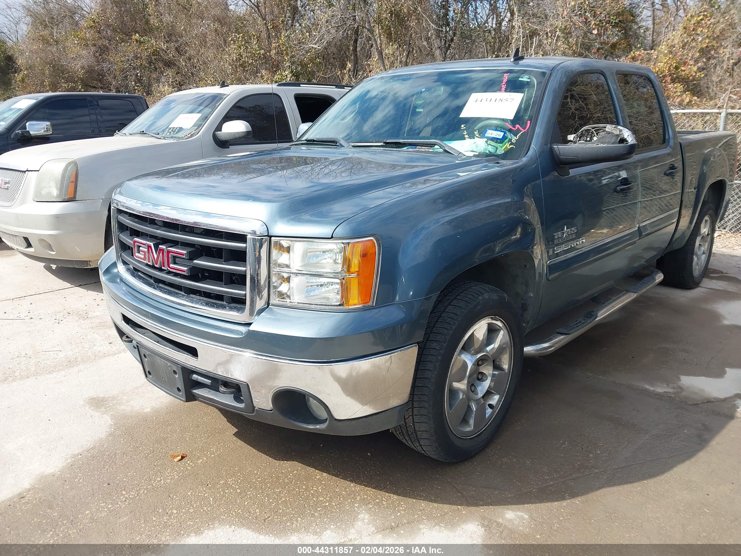 GMC SIERRA image 2