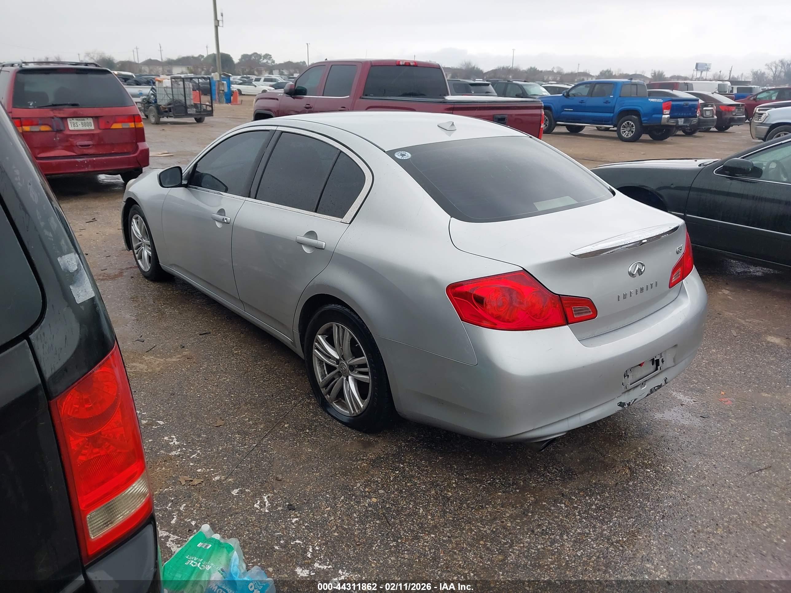 INFINITI G37 image 3