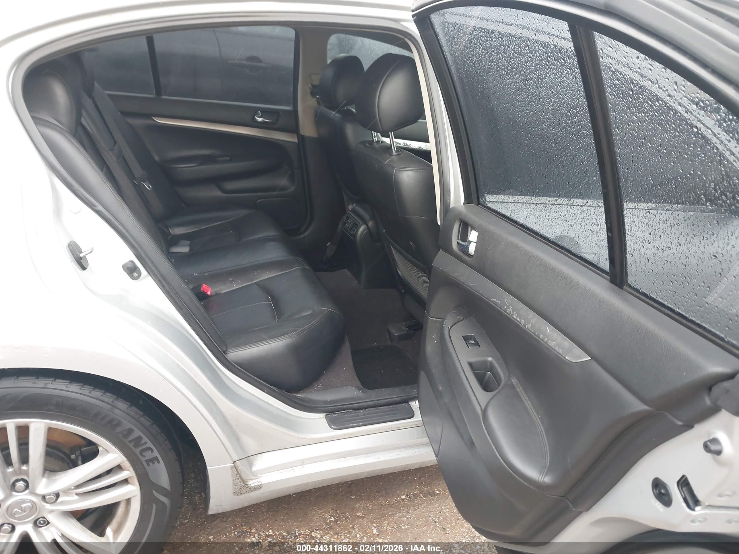 INFINITI G37 image 8