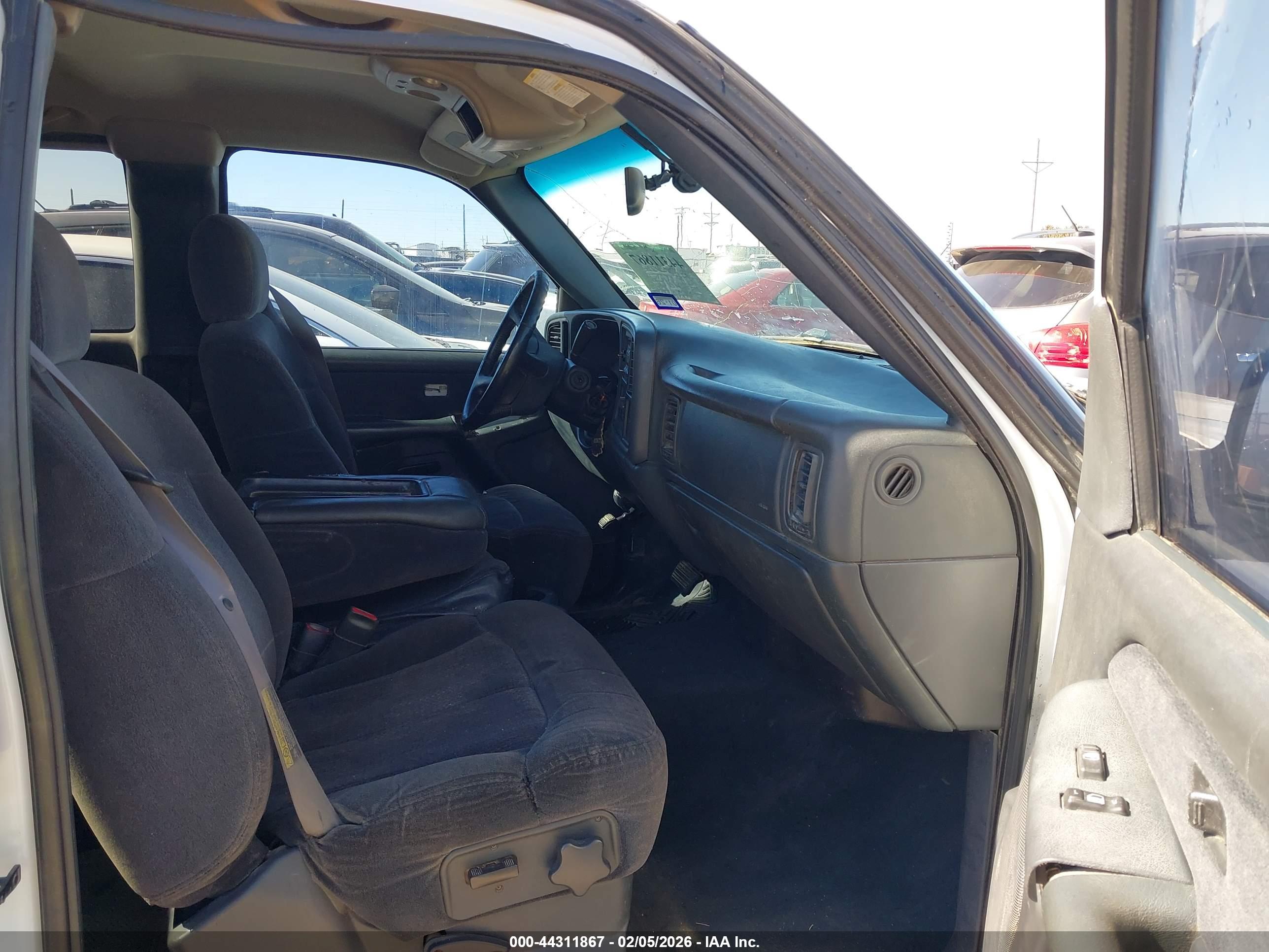 CHEVROLET SILVERADO image 5