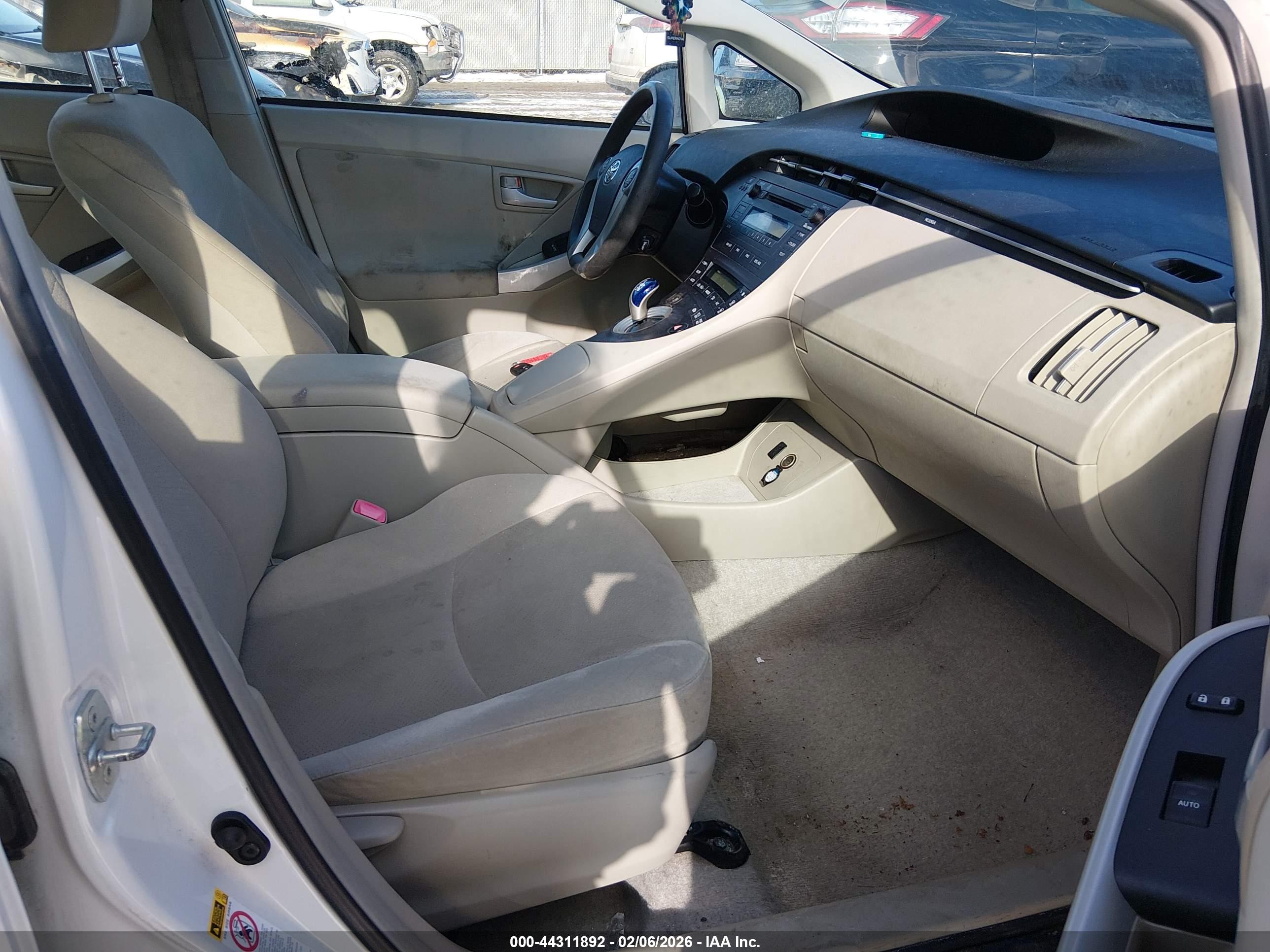 TOYOTA PRIUS image 5