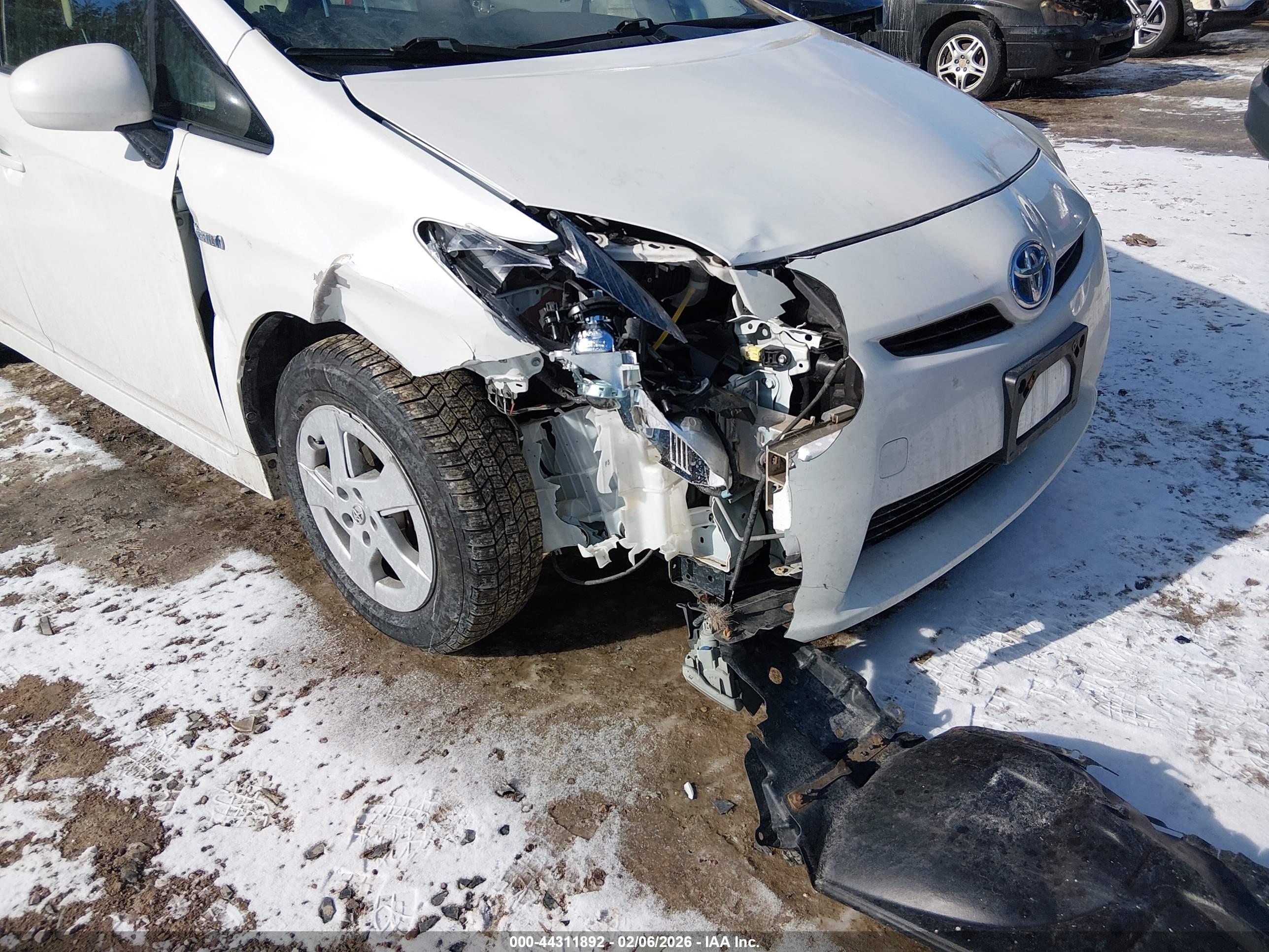 TOYOTA PRIUS image 6