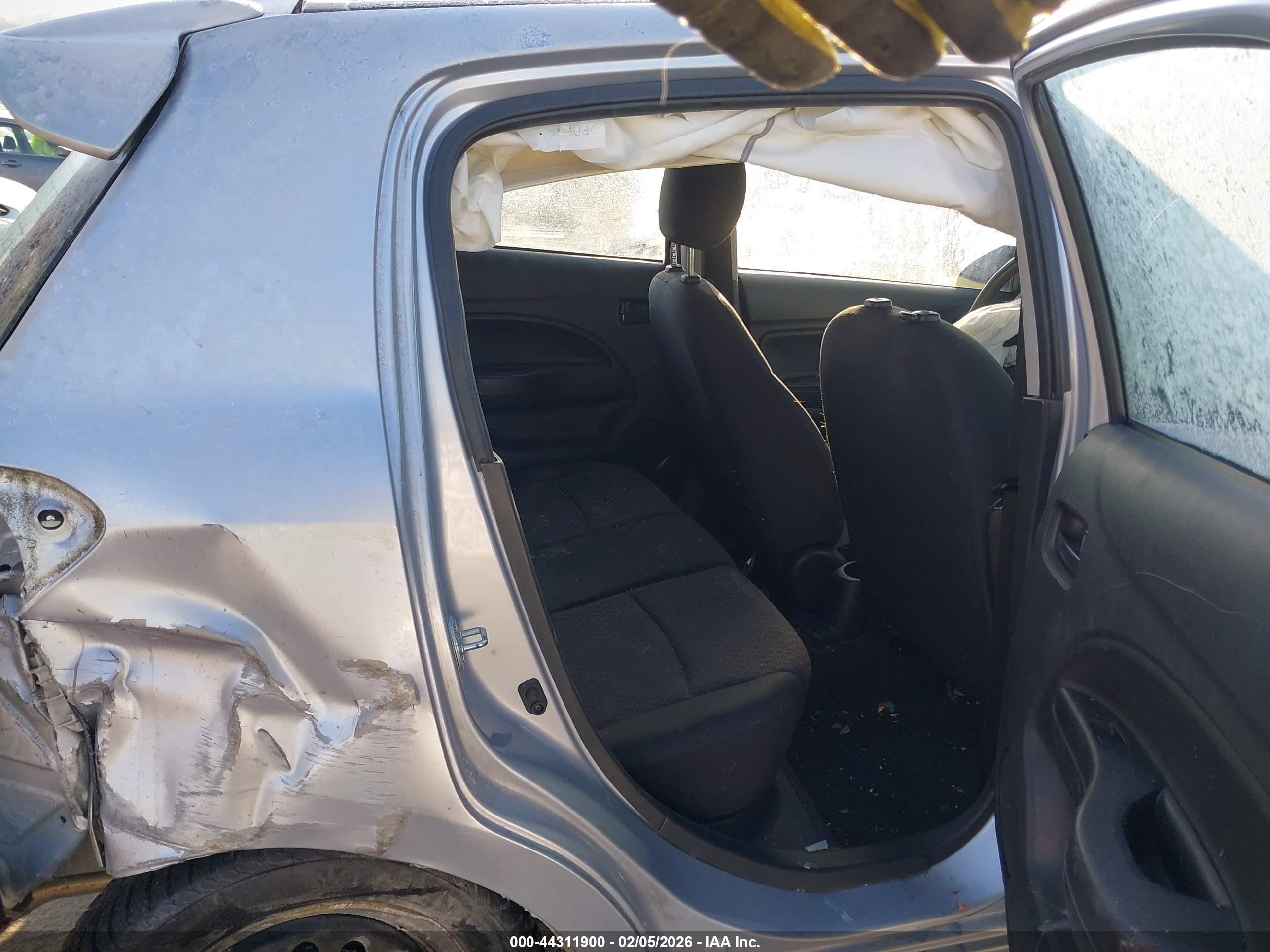 MITSUBISHI MIRAGE image 8