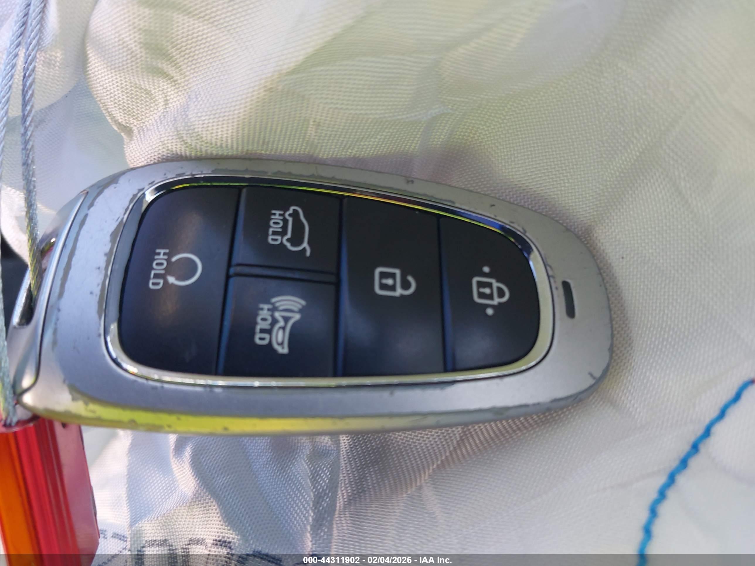 HYUNDAI TUCSON image 11