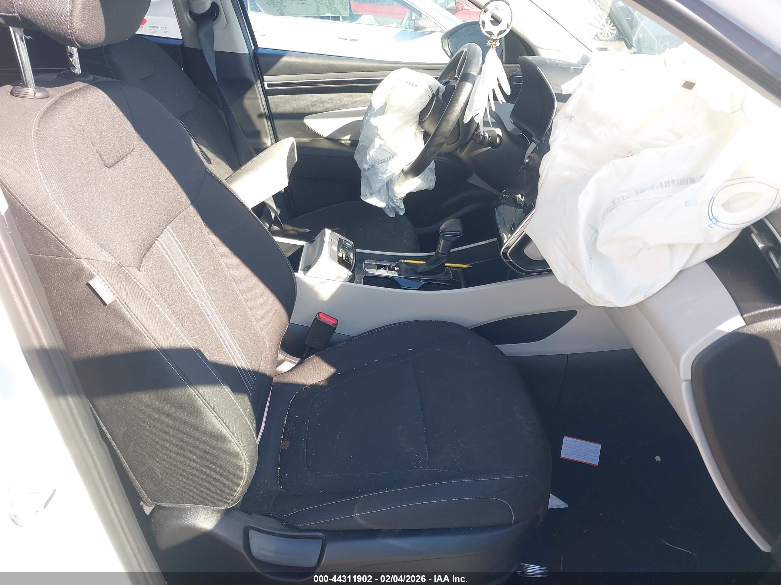 HYUNDAI TUCSON image 5