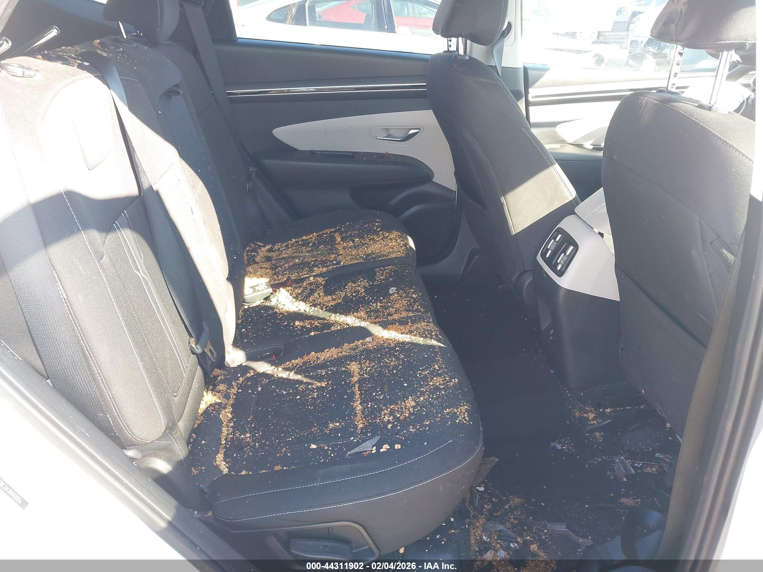 HYUNDAI TUCSON image 8