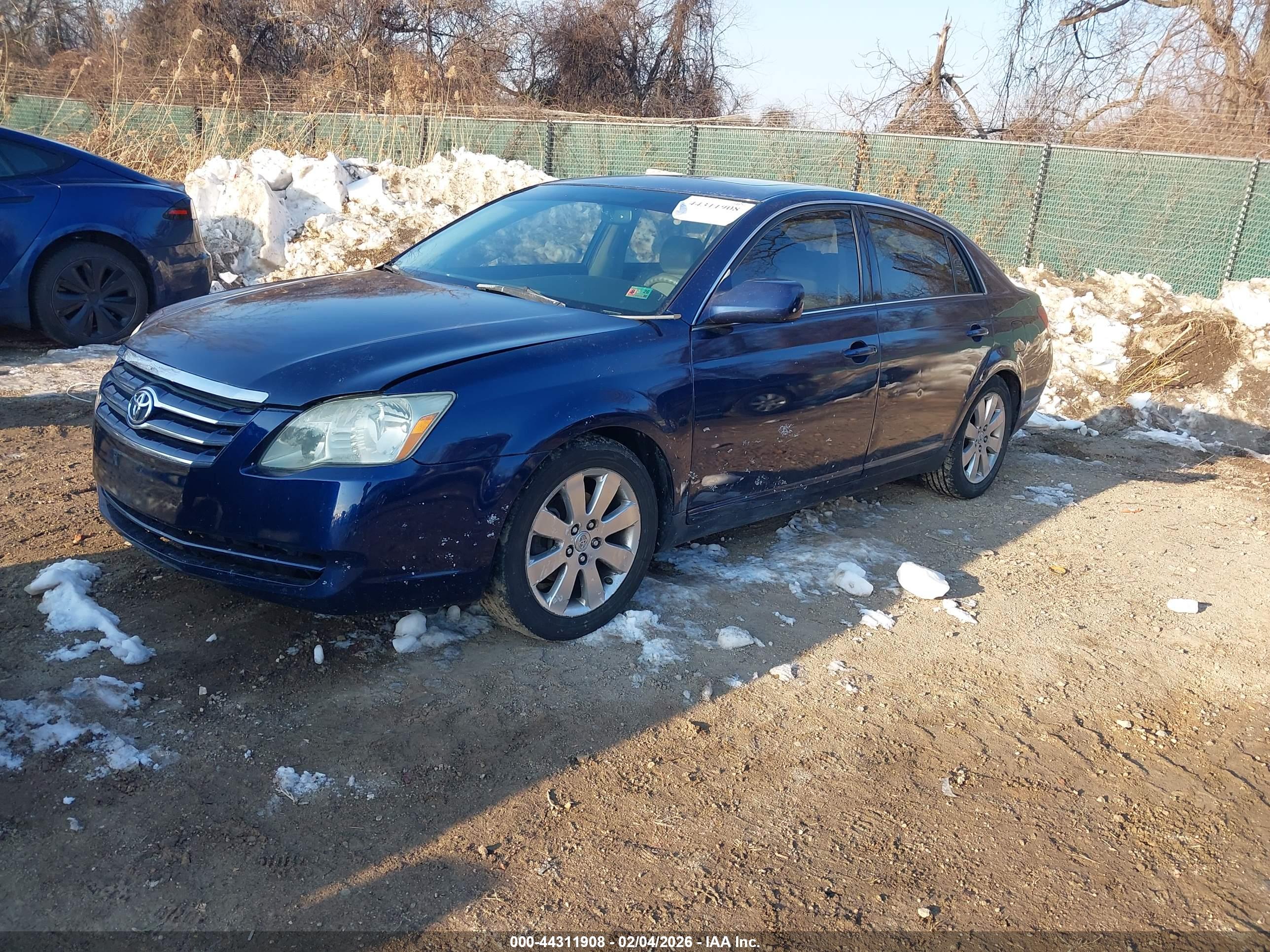 TOYOTA AVALON image 2
