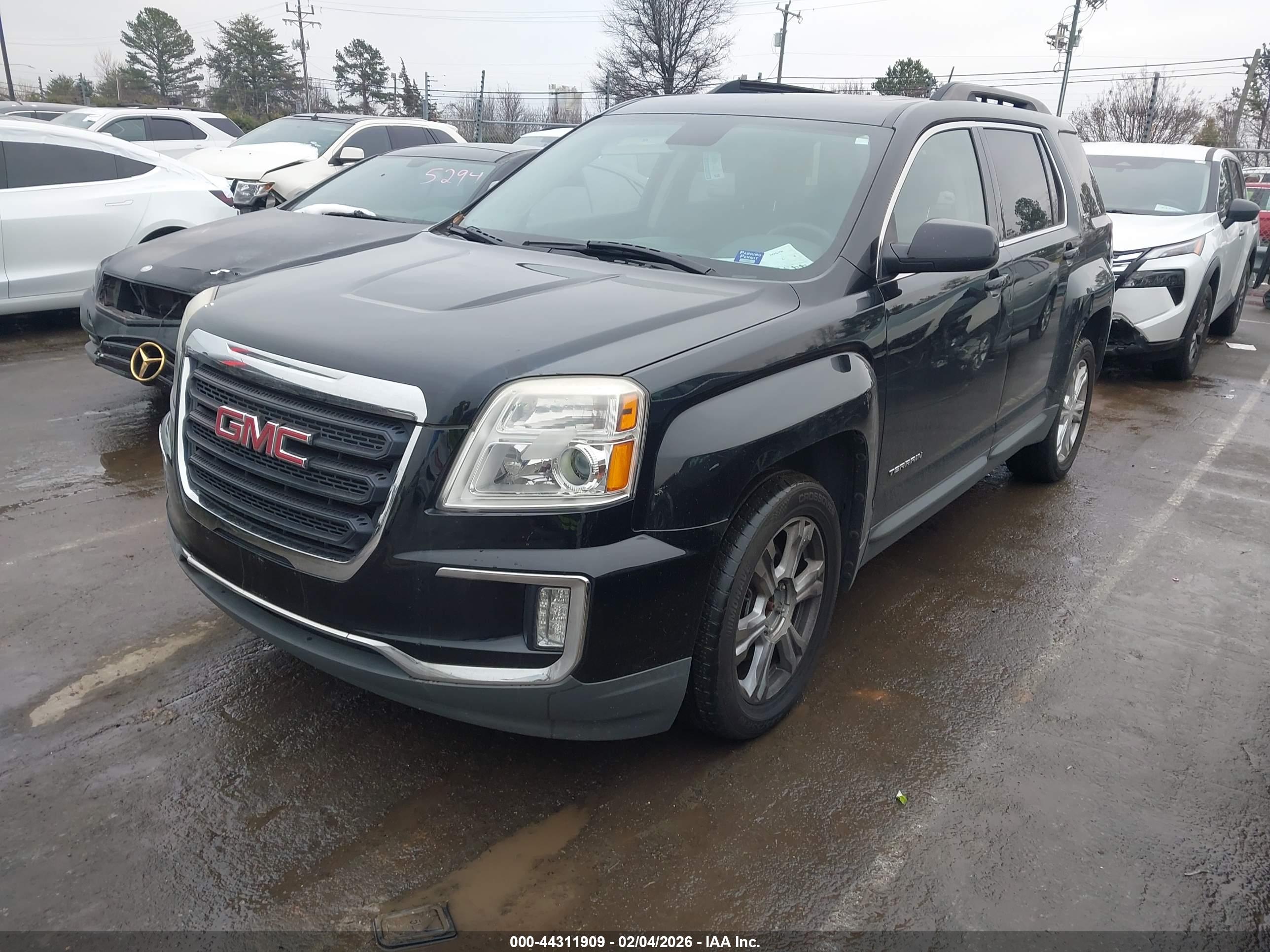 GMC TERRAIN image 2