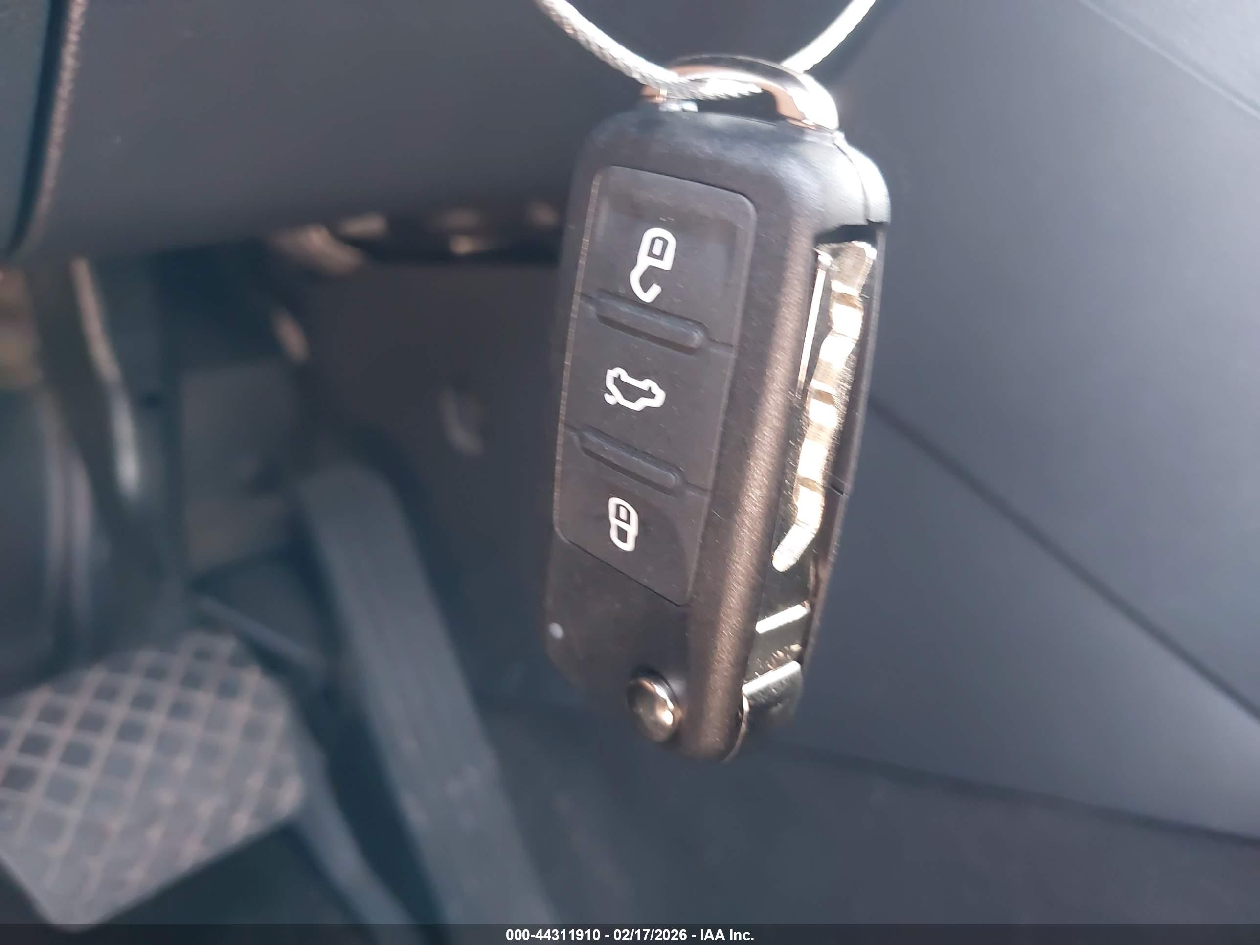 VOLKSWAGEN TIGUAN image 11