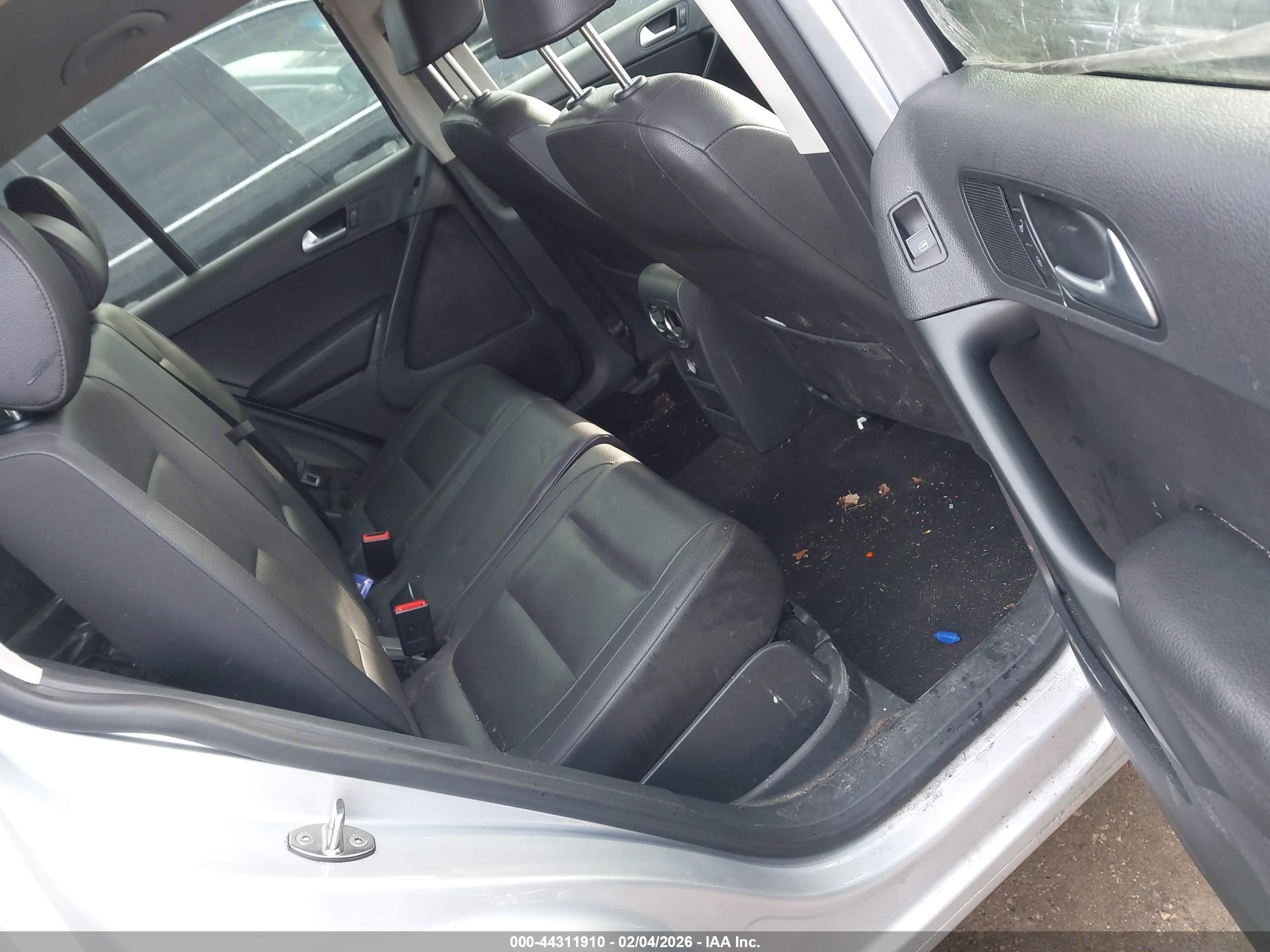 VOLKSWAGEN TIGUAN image 8