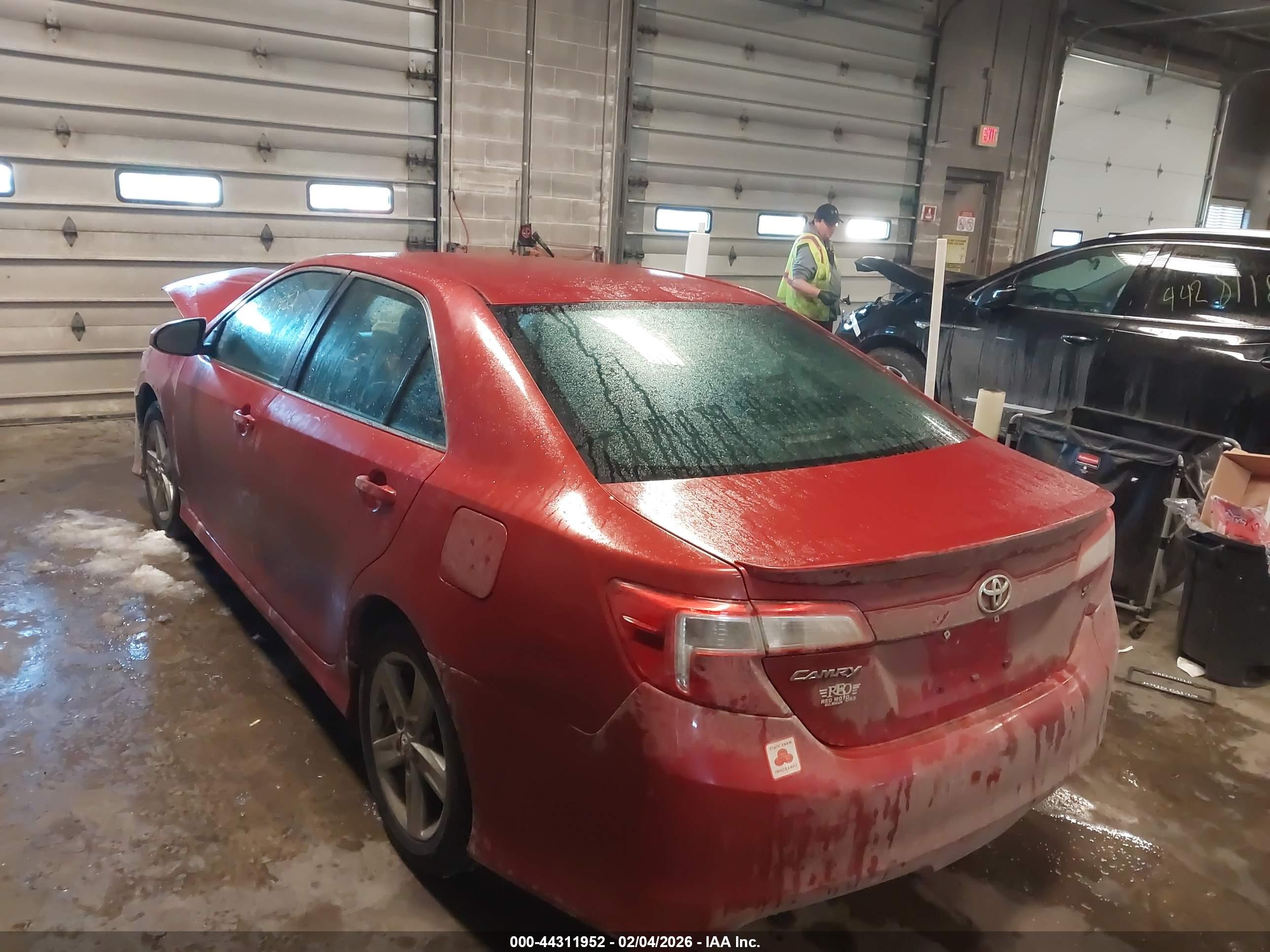 TOYOTA CAMRY image 3
