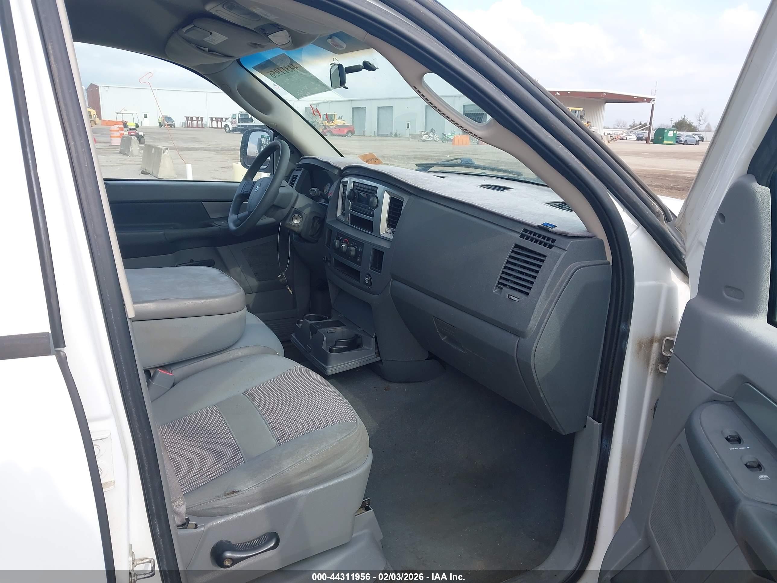 DODGE RAM image 5