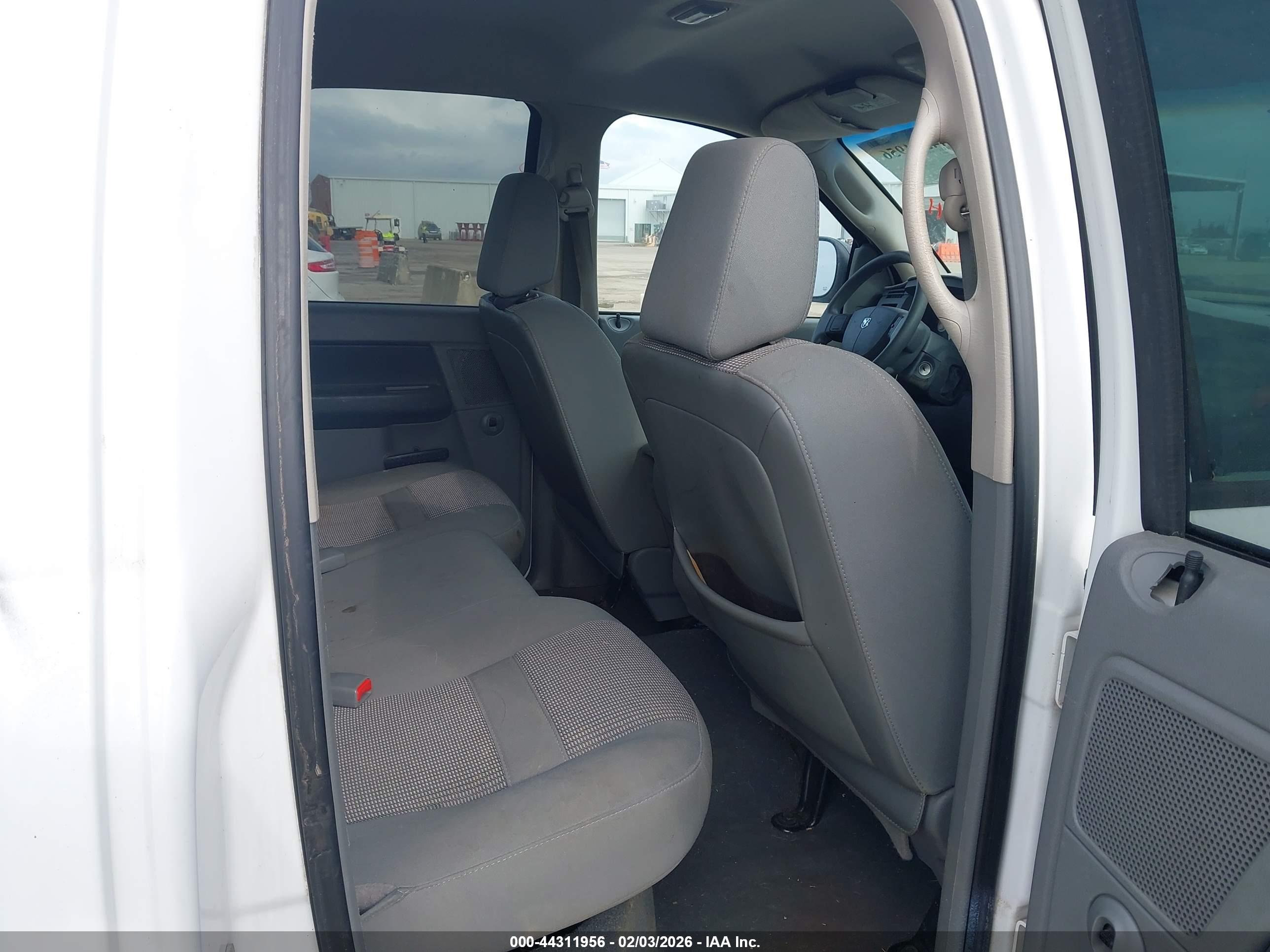 DODGE RAM image 8