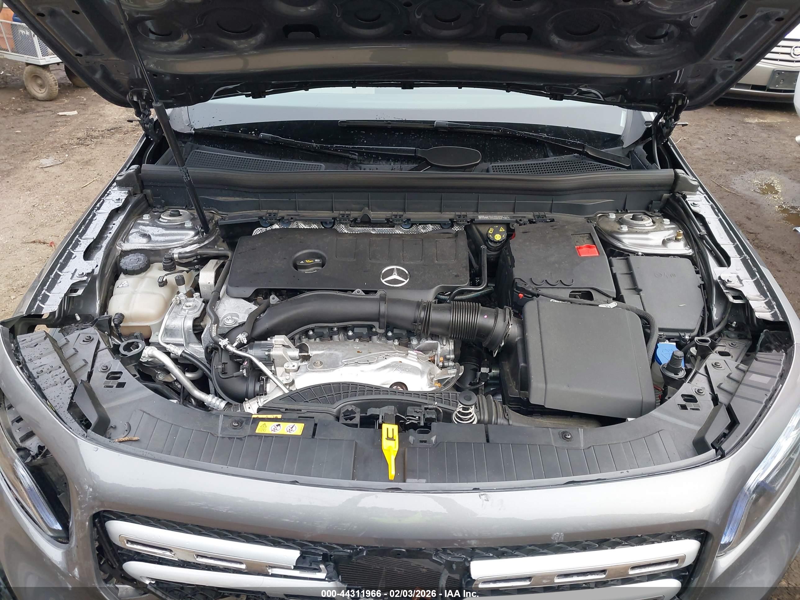 MERCEDES-BENZ GLB image 10