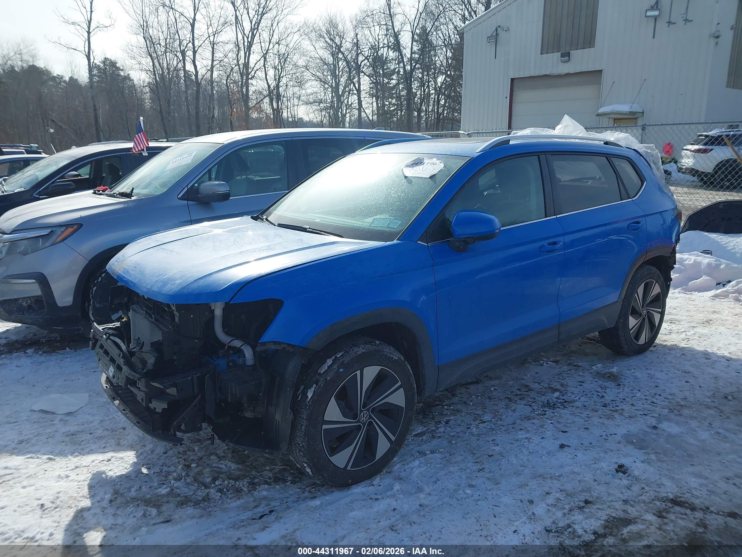 VOLKSWAGEN TAOS image 2