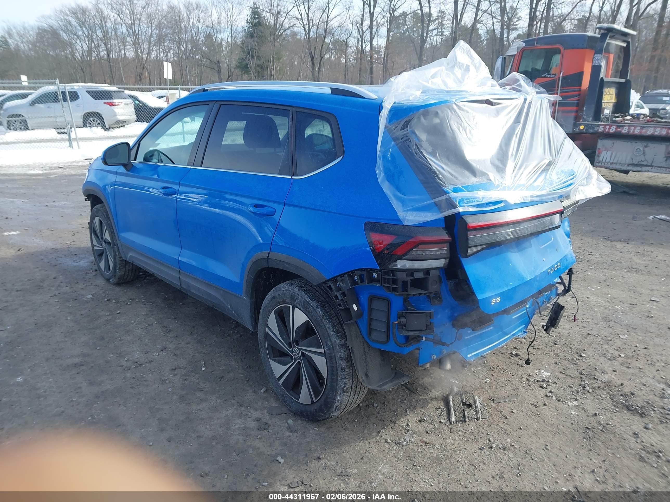 VOLKSWAGEN TAOS image 3