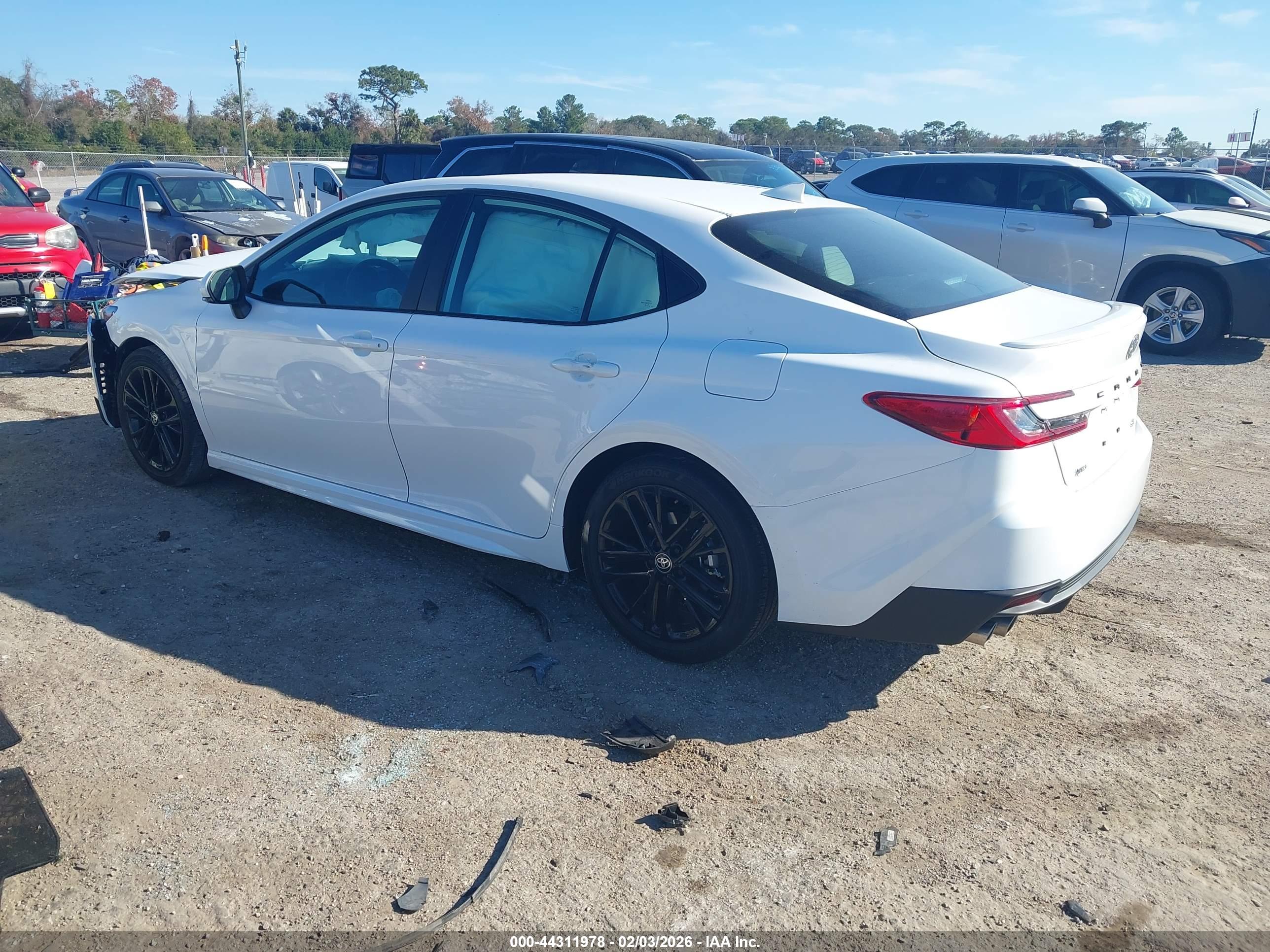 TOYOTA CAMRY image 3