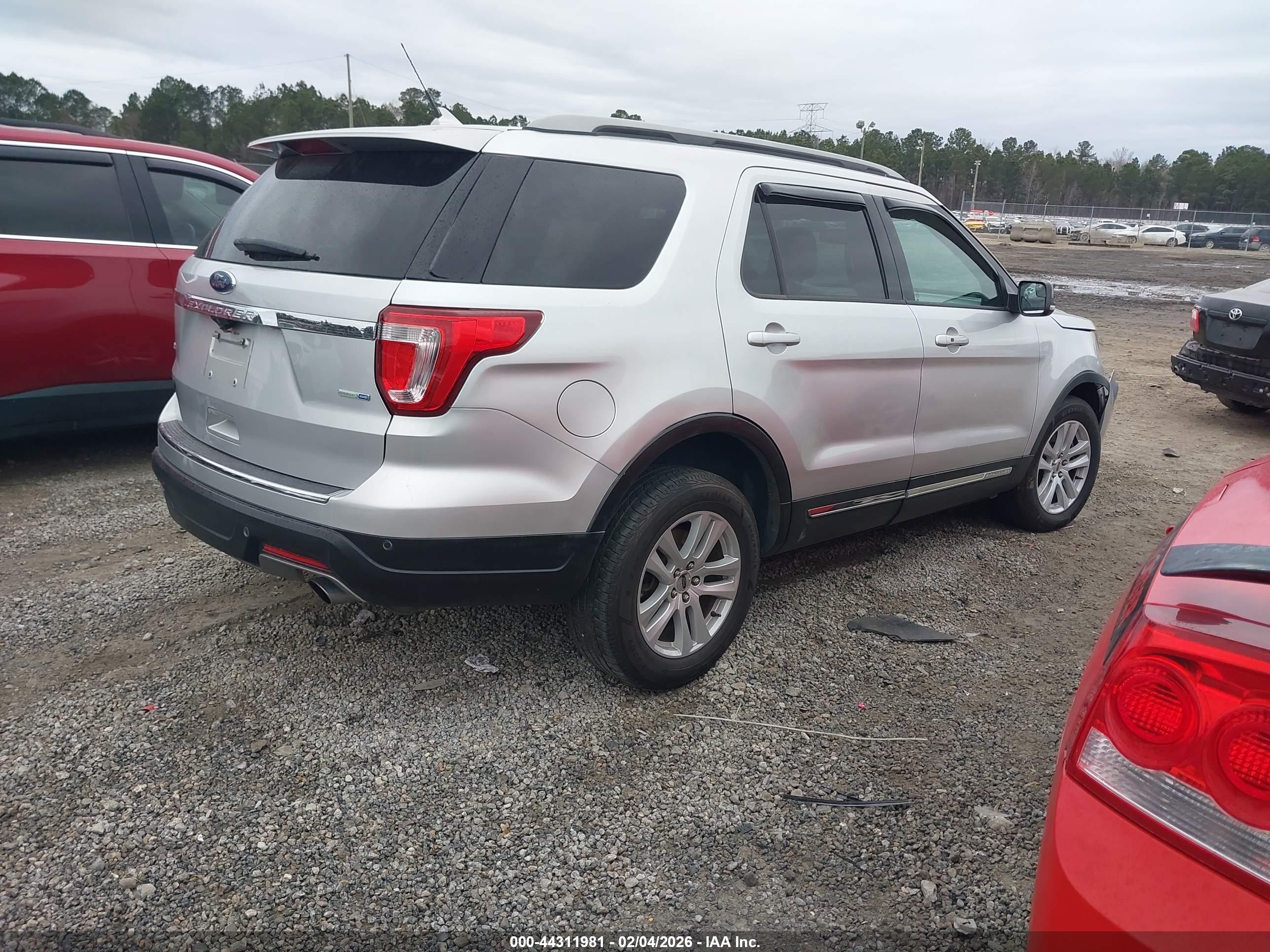 FORD EXPLORER image 4