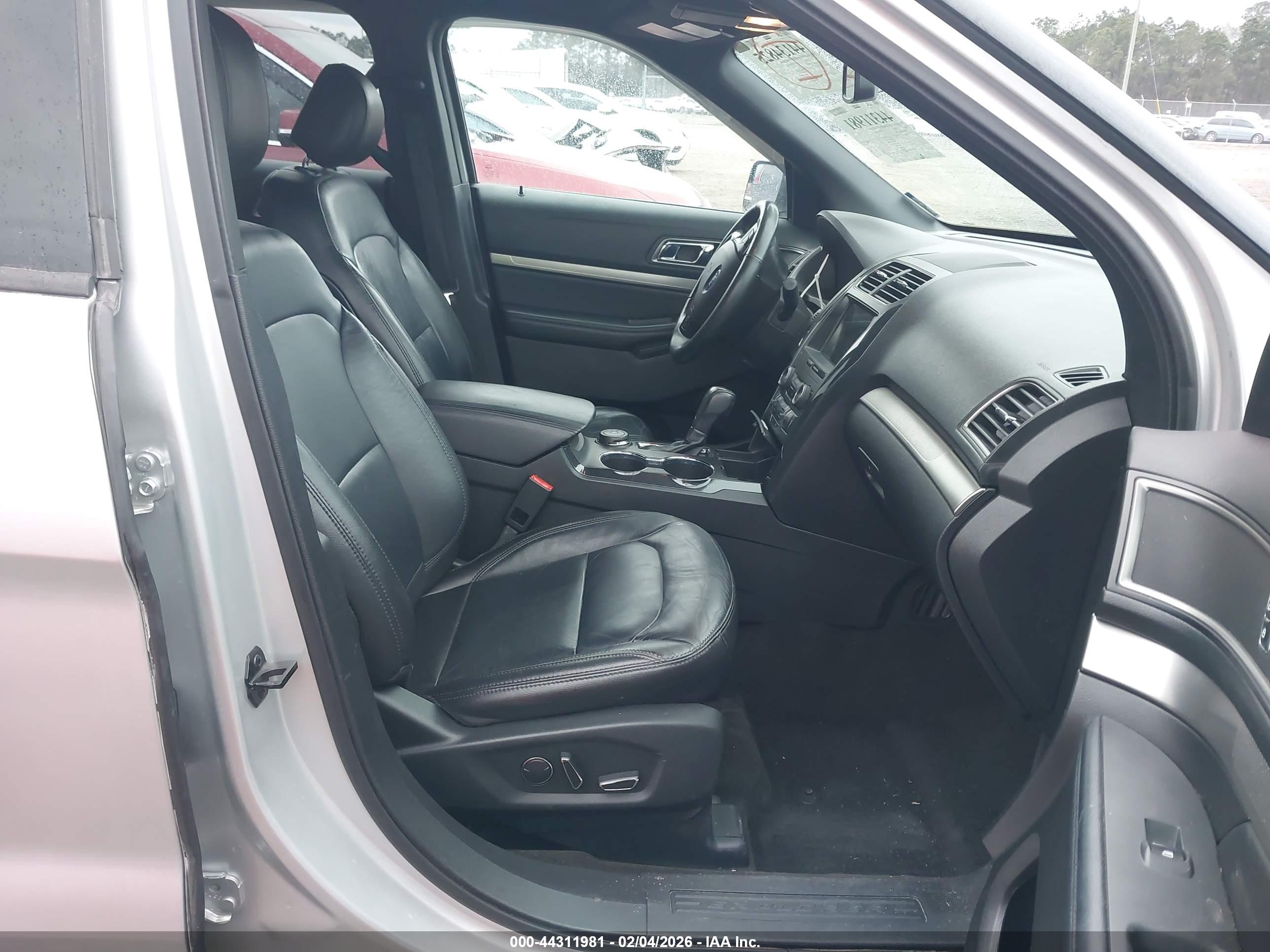 FORD EXPLORER image 5