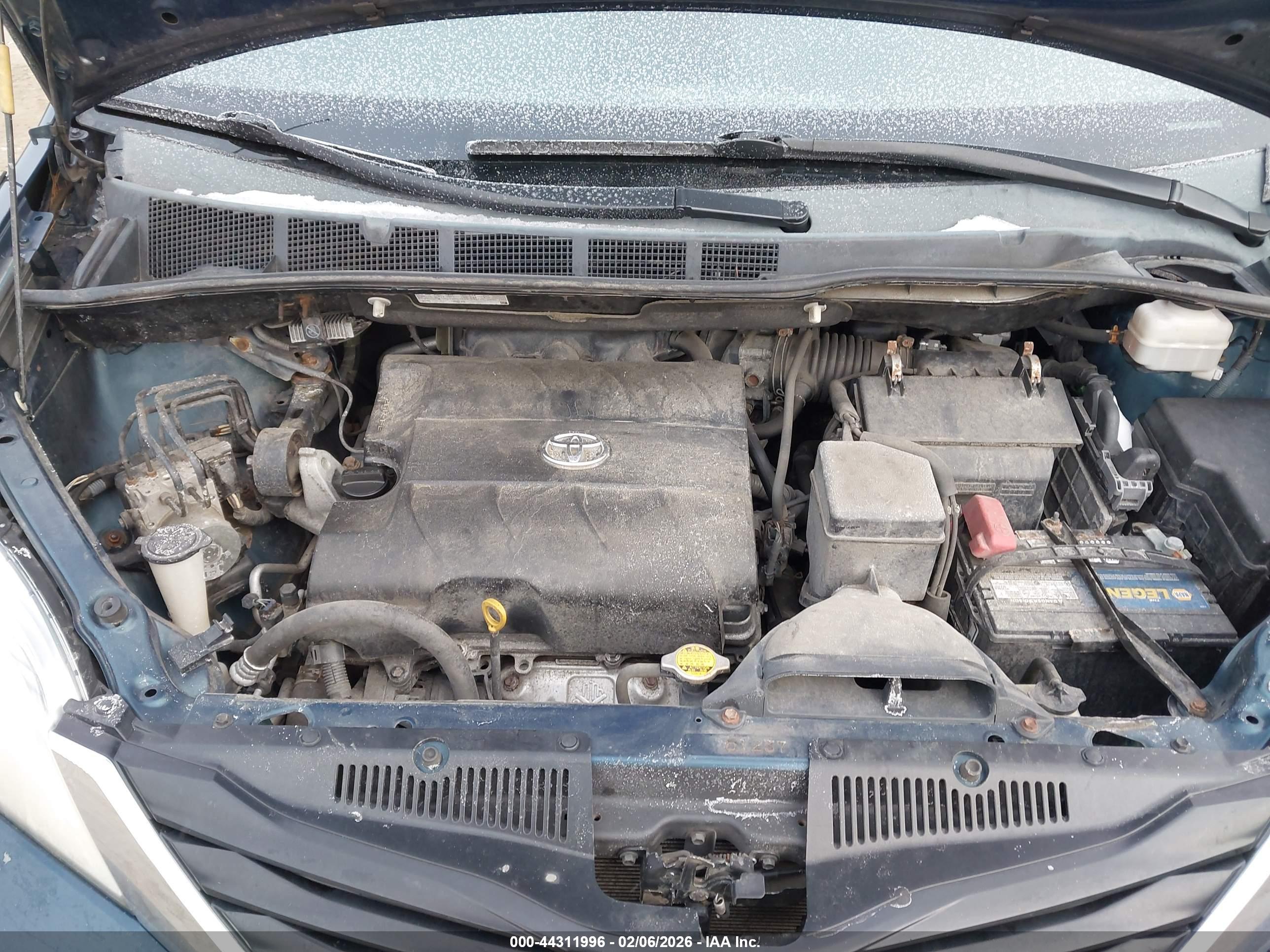 TOYOTA SIENNA image 10